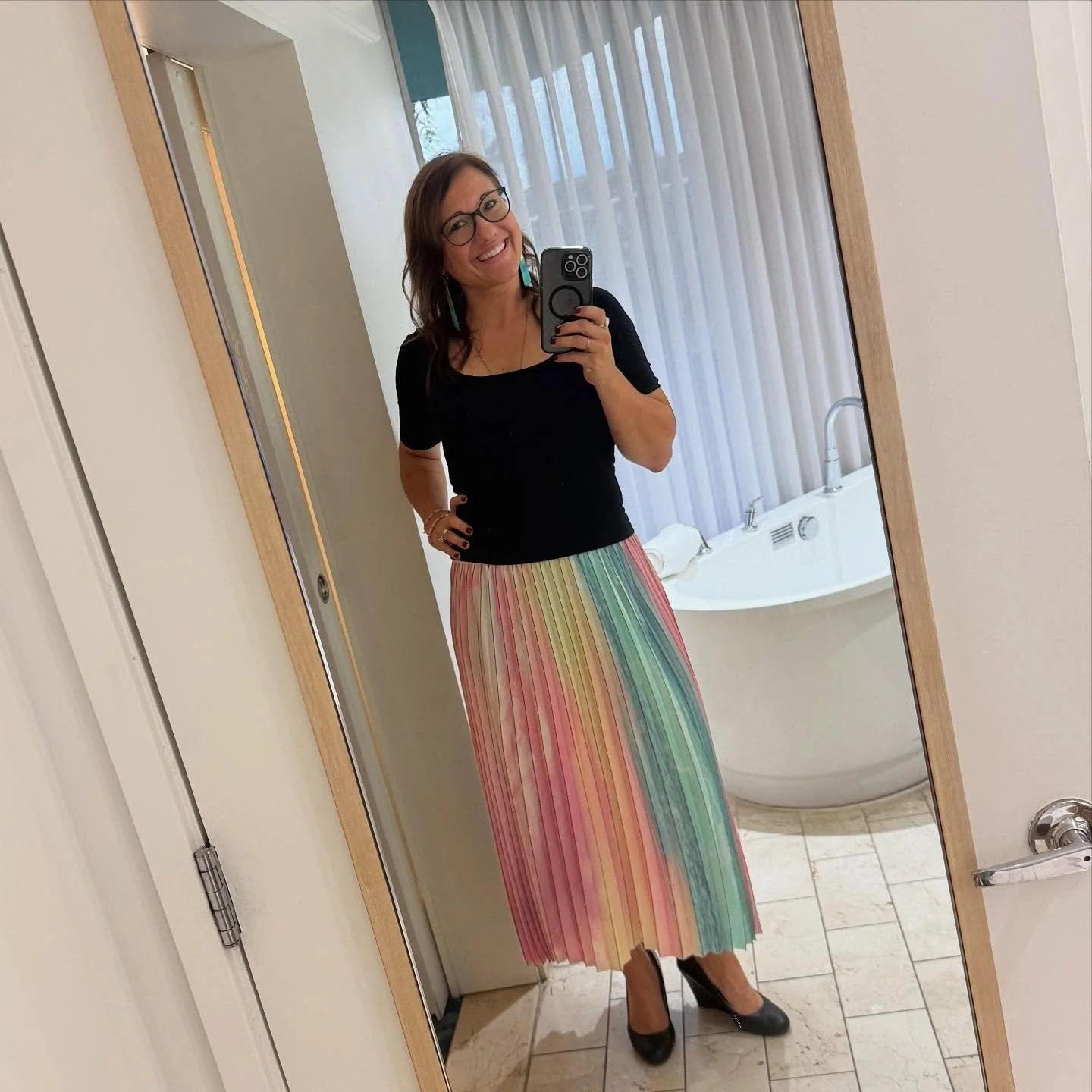 I took this selfie before heading to an event tonight.

I stood in front of the mirror way too long, debating if I had time to change.

Hating the way the skirt hit my hips.

Feeling bigger than I expected.

Picking apart every angle.

And then&helli