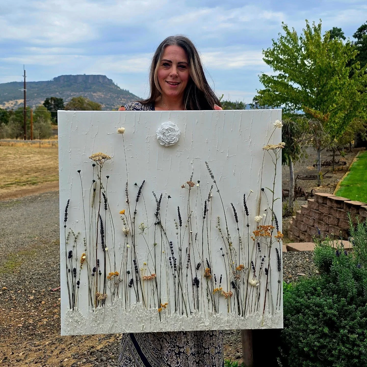 I name this piece "Where the wild blooms rest."
#wildflowers #botanicalart #lavender #yarrow #foraging #canvasart