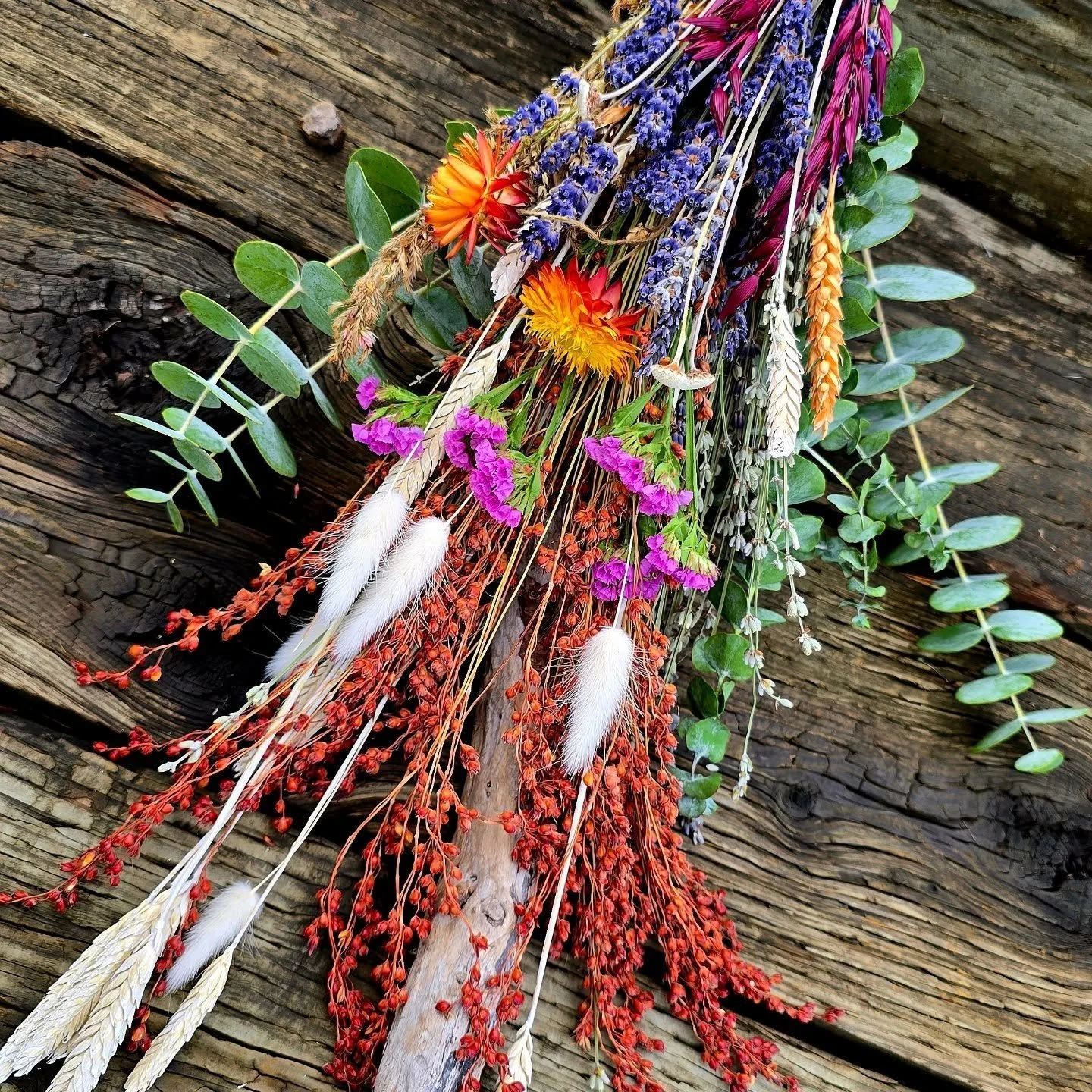 🍂✨ I am so in love with this driftwood besom. The colors, the textures, the crystal energy. Creating it with autumn botanicals and rose quartz felt like weaving the season together in one piece.

I shared the full step by step tutorial on Substack s