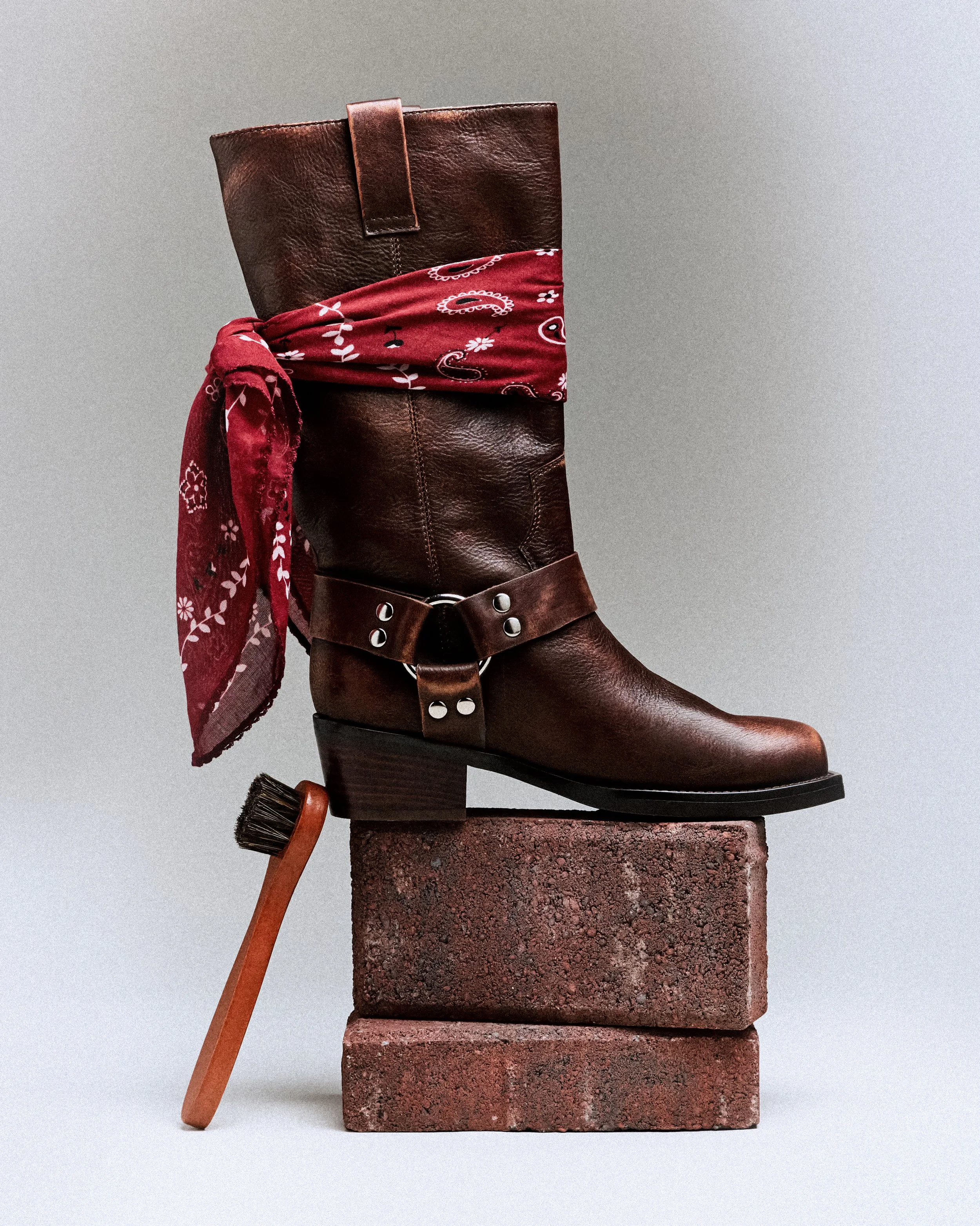 ANTJUN26_WCSTILLS_ACCESSORIES_CHASE_008_001.jpg