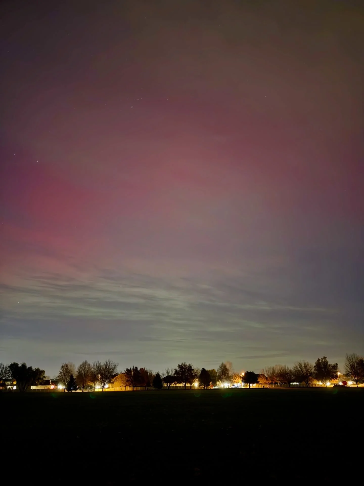 Well Hello Meridian! Settlers Park Meridian, Idaho. 8:30pm 

Lots of light pollution here obviously but still a pretty view. I will never get tired of seeing magic in the skies. #hellomeridian #northernlights #idaho
