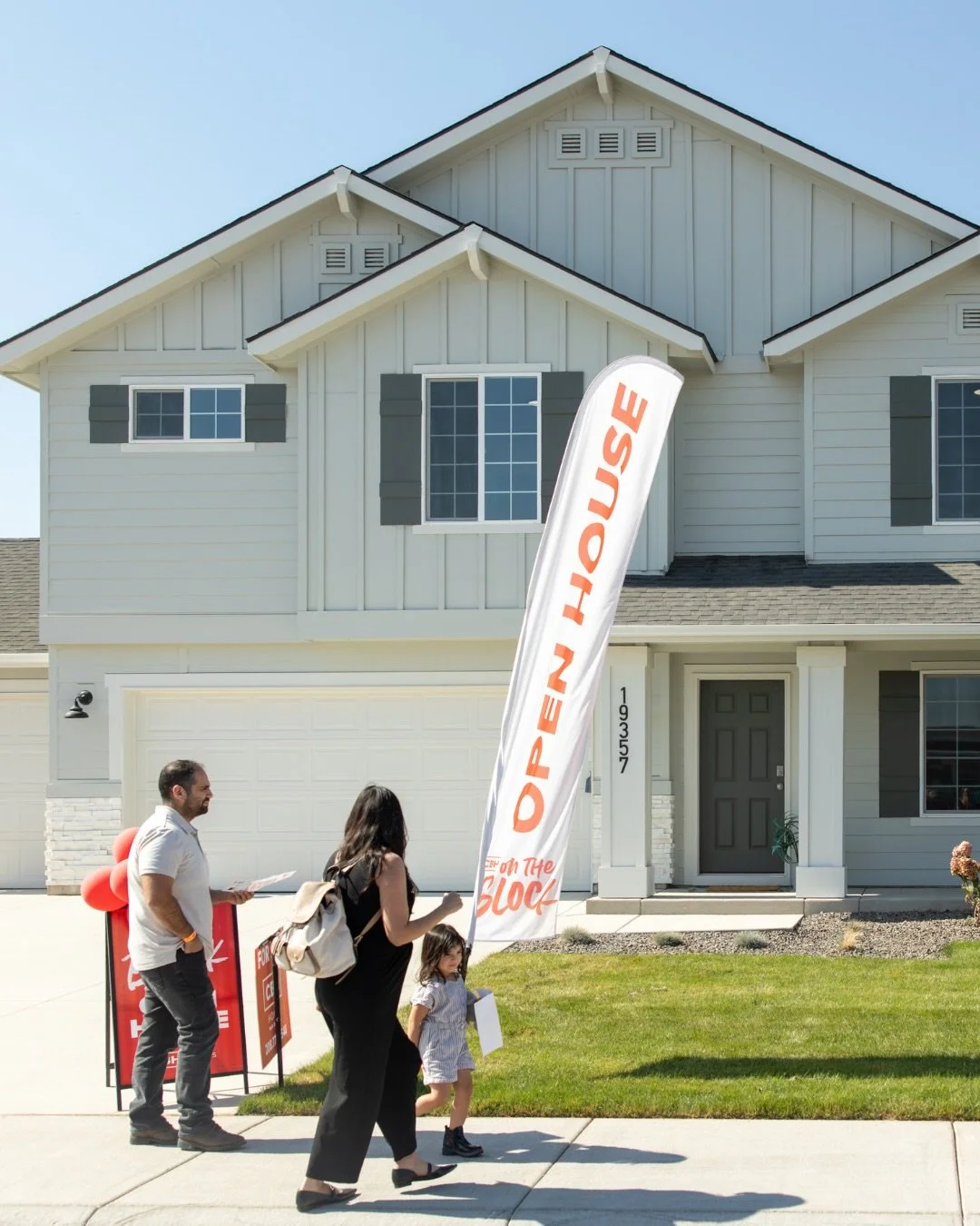 Looking for fun Saturday plans? ☀️ Grab lunch from FREE food trucks*, tour gorgeous model homes at your own pace, pick up a free homebuying guide, and enjoy some sunshine &mdash; all at CBH On the Block!

Comment &lsquo;CBH&rsquo; for the link to mor