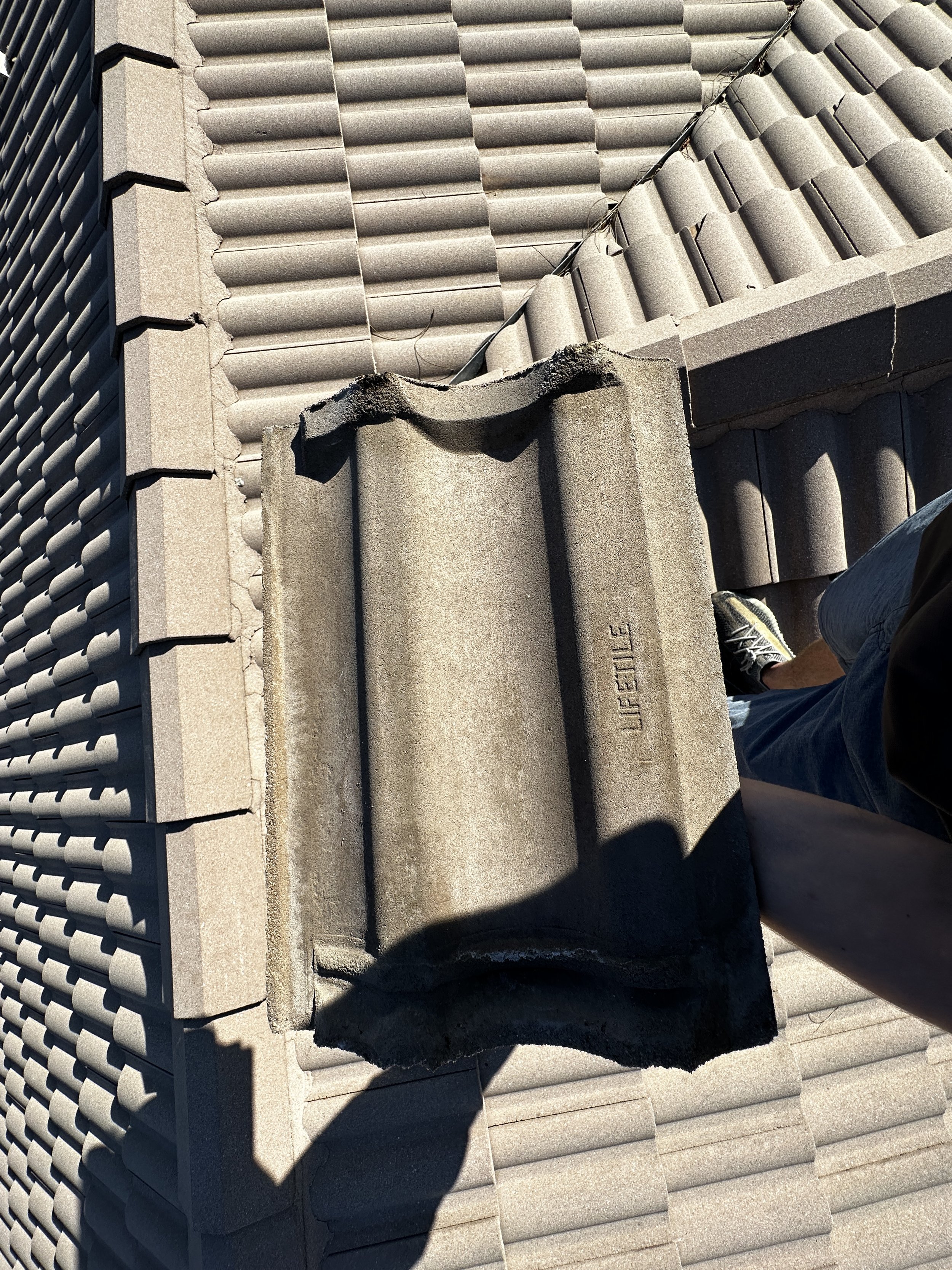 Hurricane damage to a concrete tile roof 
