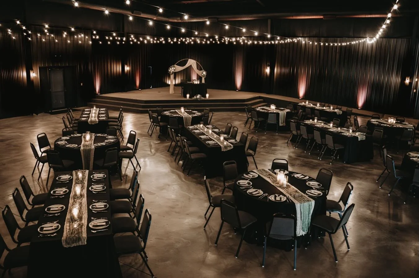 Intimate lighting. Open space. Endless possibilities.

📸: @brieloughmanphotography 

#ohiowedding #venue #moody