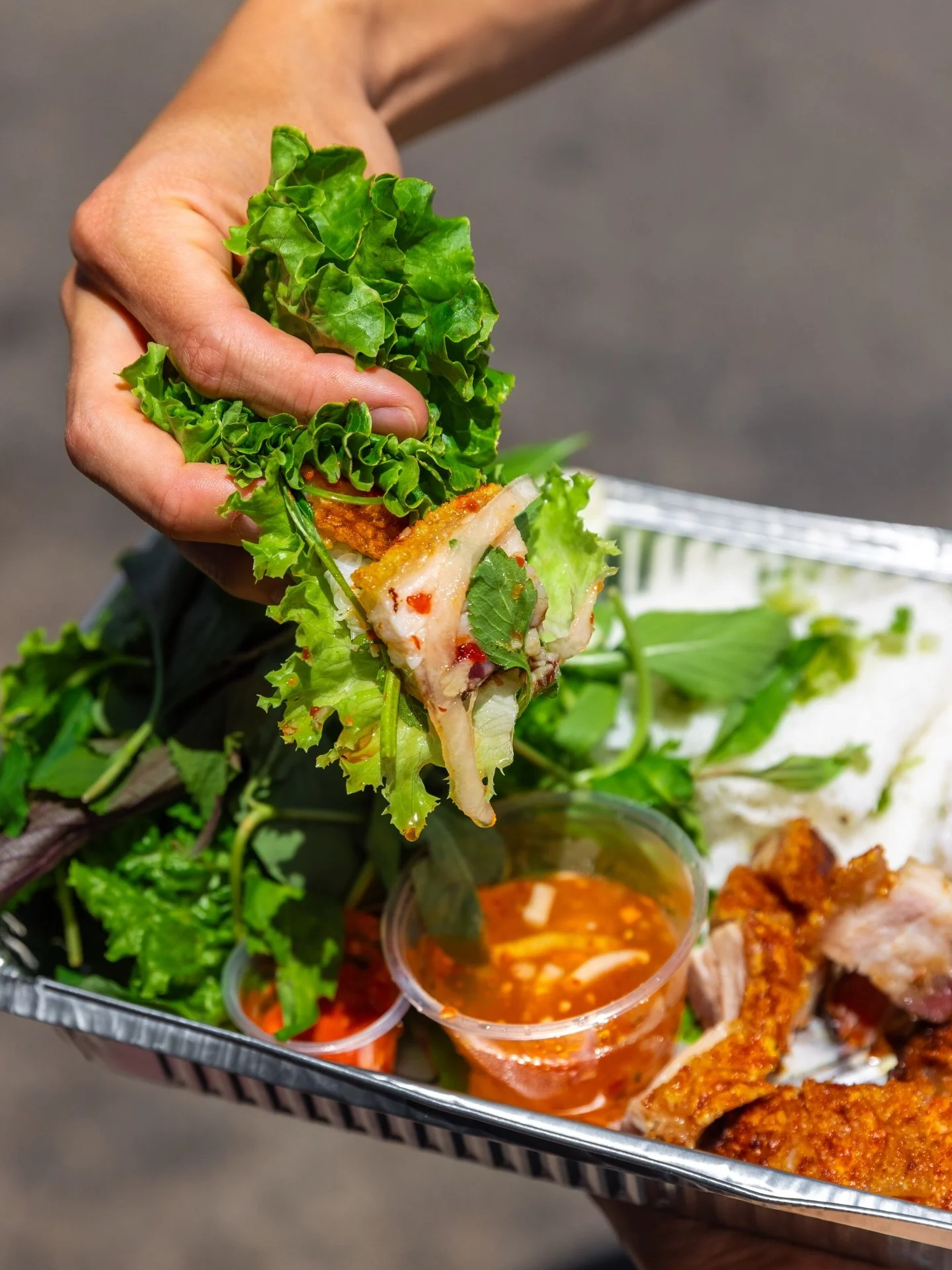 Crispy heo quay, silky b&aacute;nh hỏi, and all the herbs. Build your bite and don&rsquo;t be shy 🥬

#ocfood #bakery #pastries #vietnamesedessert #vietnamese