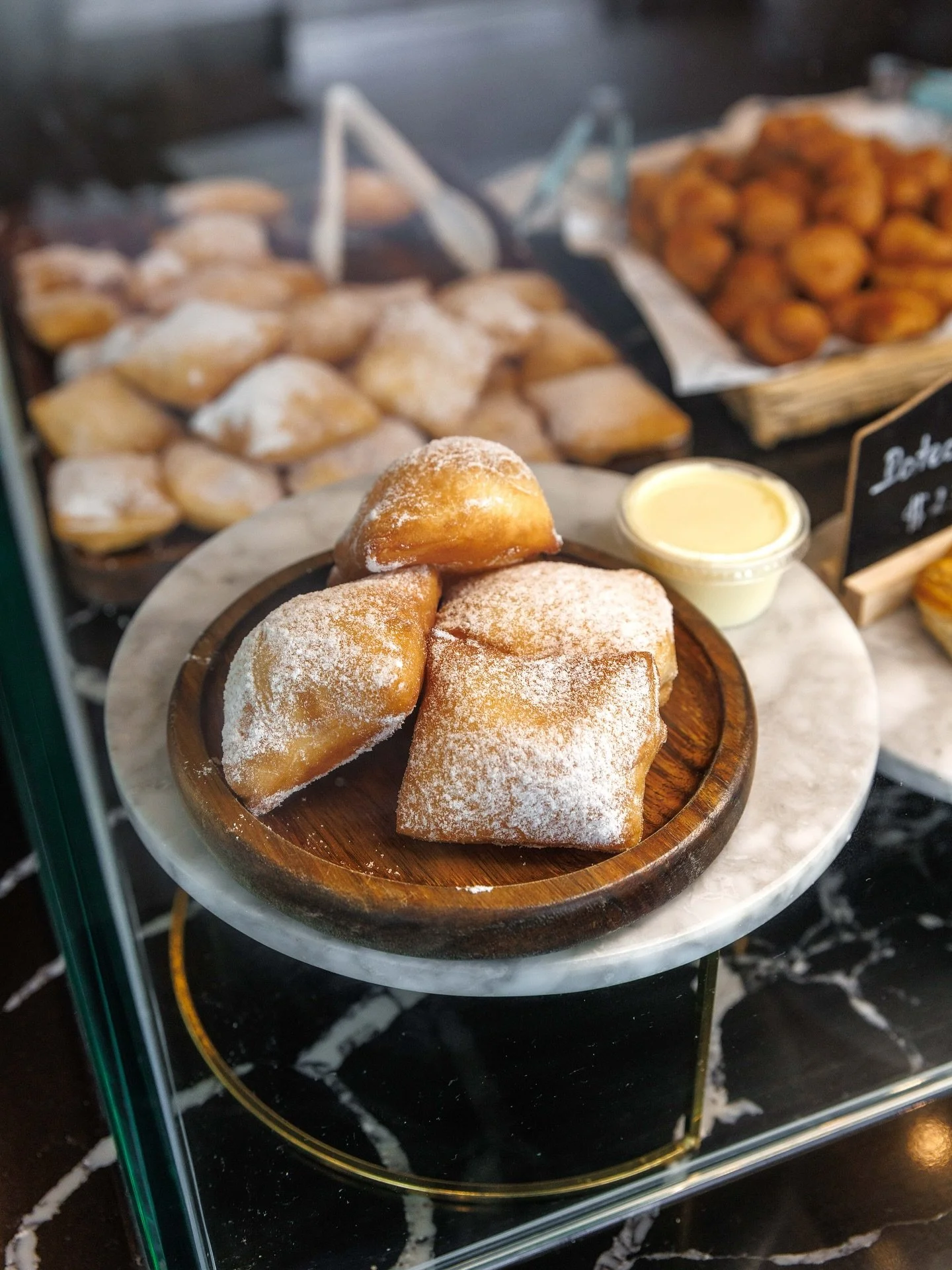 Beignets this fluffy should come with a warning ⚠️ You can&rsquo;t have just one. Pair them with your favorite drink or grab a box to share!

#ocfood #ocfoodie #orangecounty #bakery #pastries #sweets #vietnamesedessert #vietnamese #coffee #matcha #ub