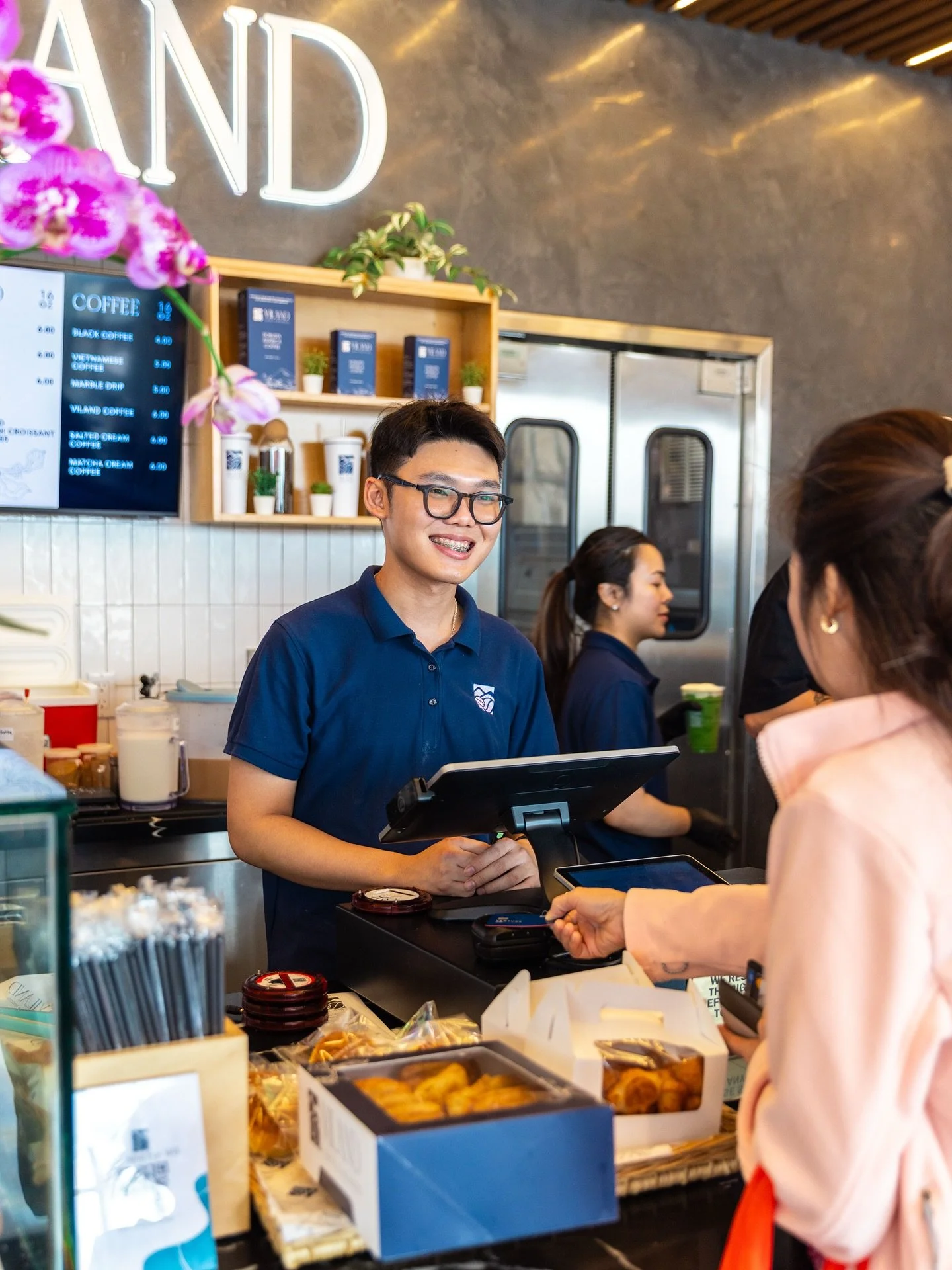 Great vibes start at the counter. Let us make your day brighter 💙

#ocfood #ocfoodie #orangecounty #bakery #pastries #sweets #vietnamesedessert #vietnamese #coffee #matcha #ube #latte
