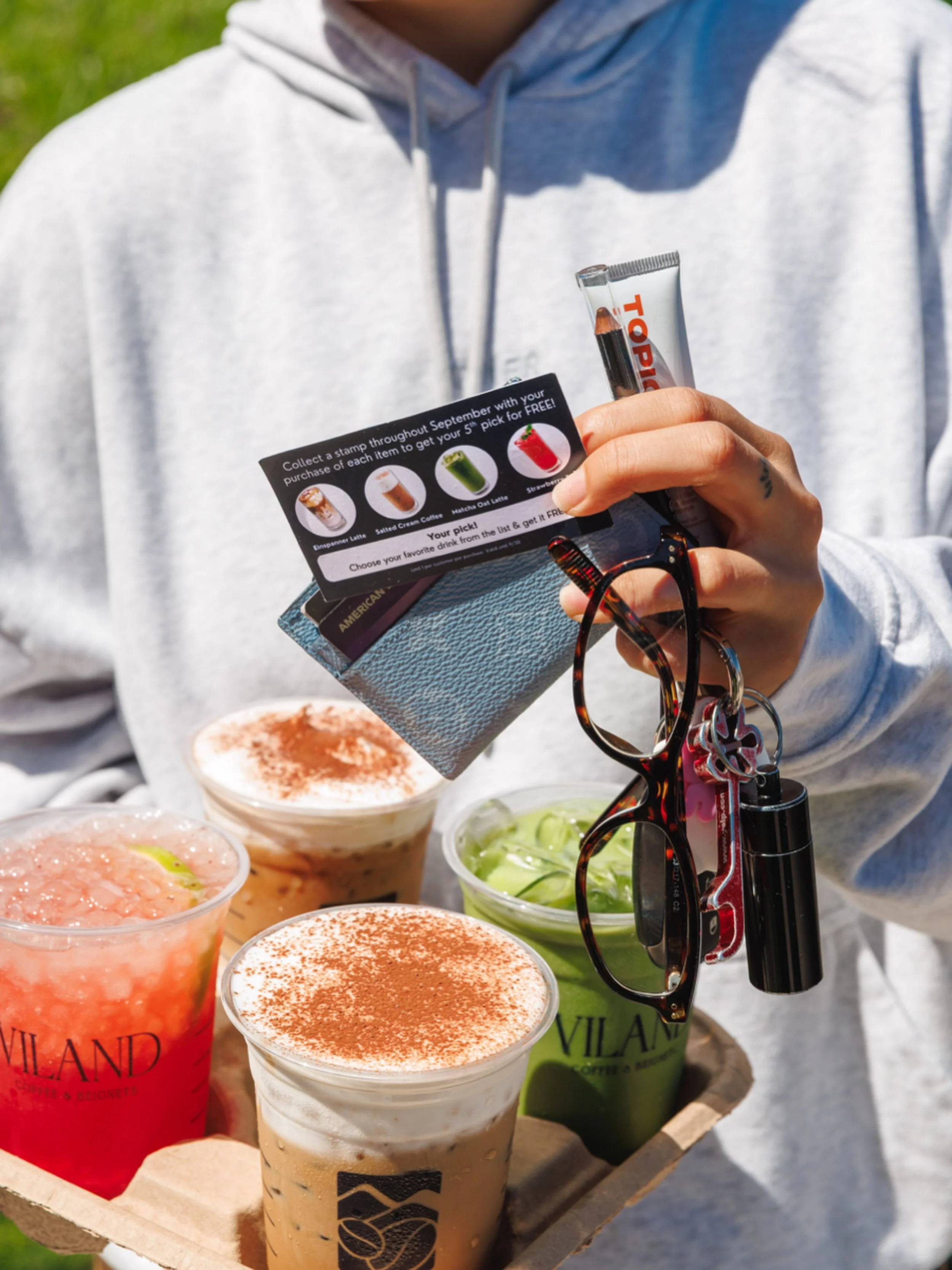 girl grip&hellip;with some assistance 

Fill out the September Sips stamp card to get your 5th drink for FREE! Choose between our: 

✨ (new!) Einspanner Coffee Latte
✨ Salted Cream Coffee
✨ Matcha Oat
✨ Strawberry Tea

there&rsquo;s something for eve