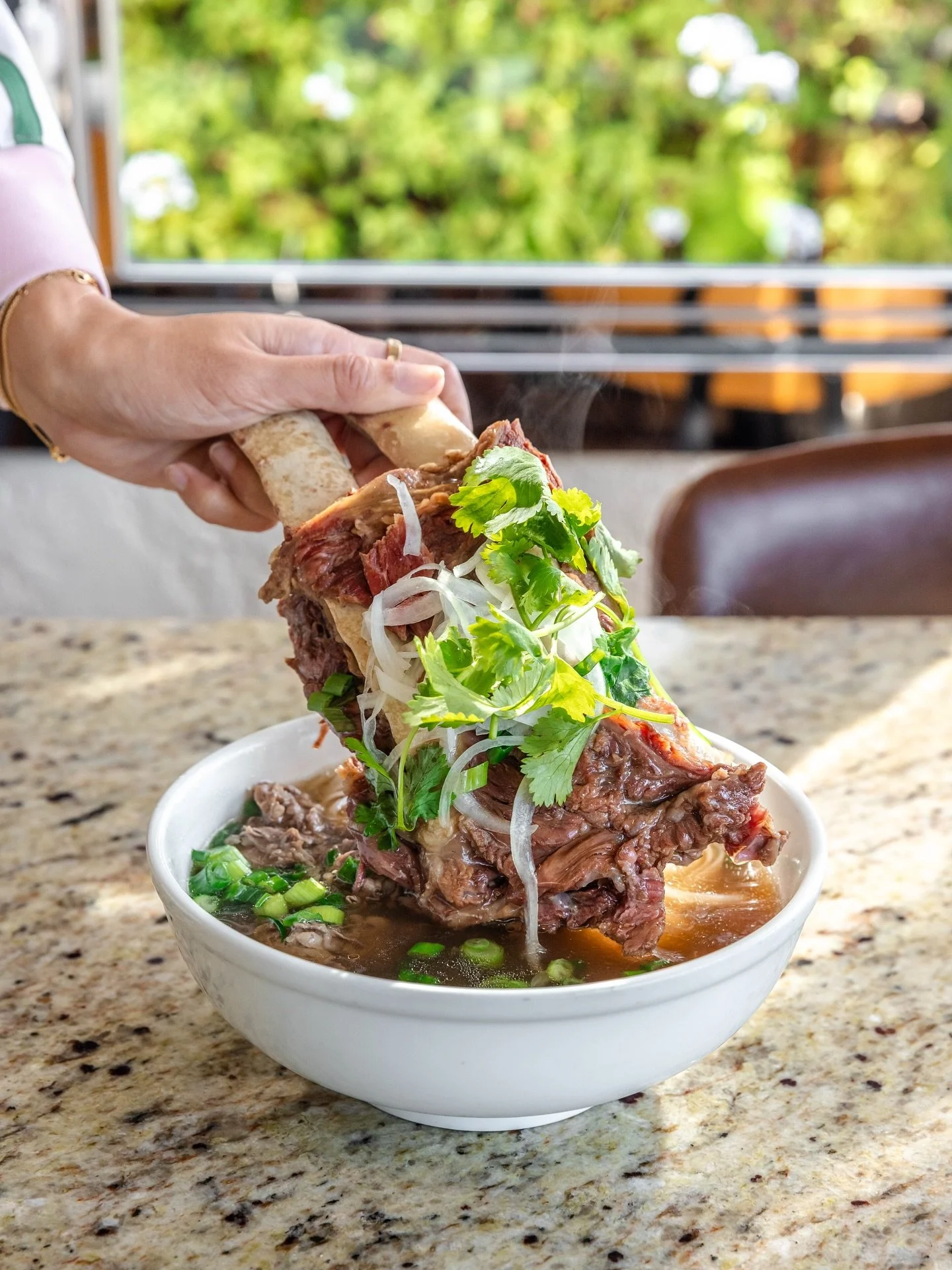 The only thing better than this short rib pho? The tofu pudding that comes free with it 👀 Grab this weekday deal from 3&ndash;8 p.m. at Yummy Pho!
📅 Available through the end of December

#ocfood #ocfoodie #orangecounty #pho #vietnamesefood #vietna