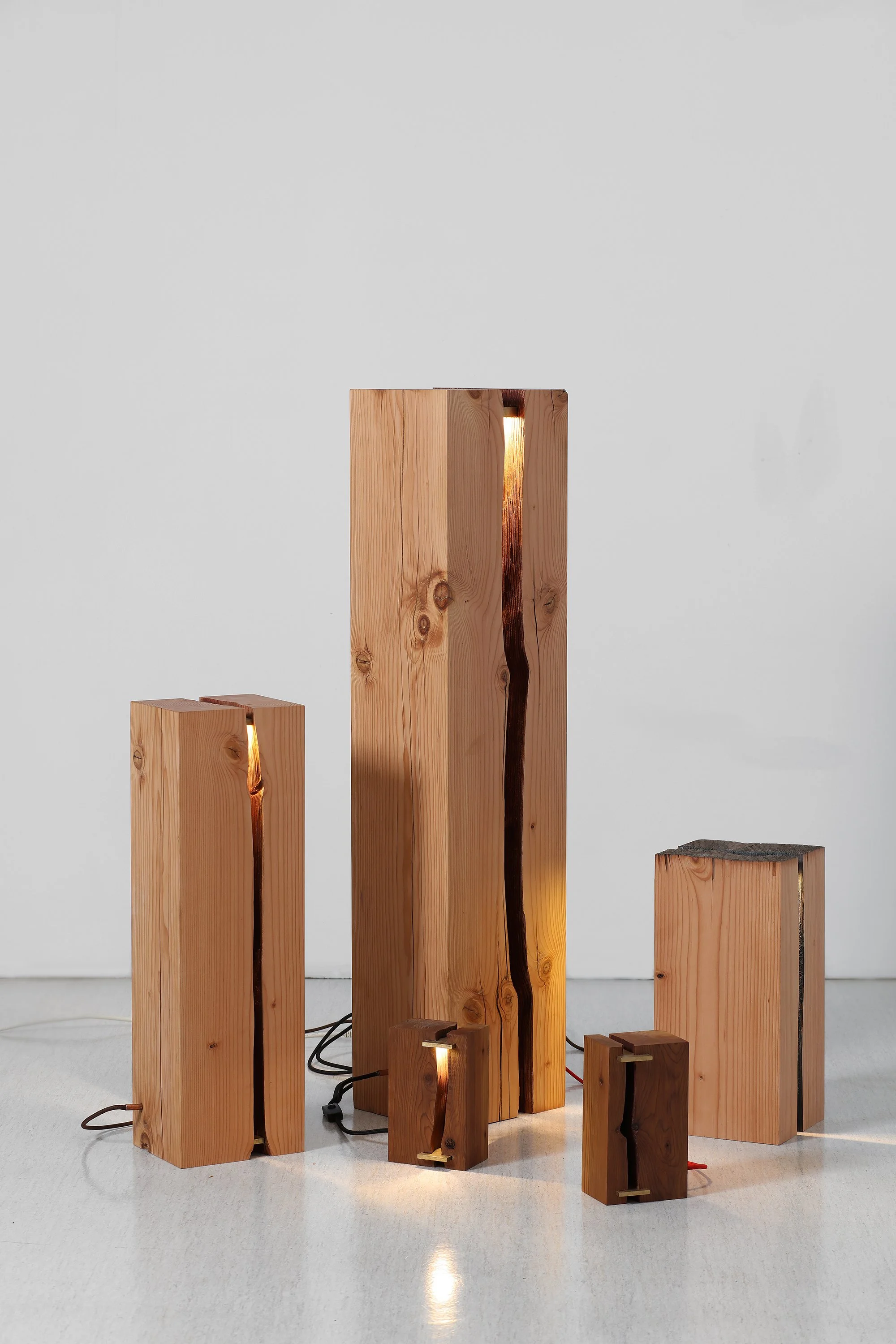 ex_beside wood_2018_works_chung pen peng_logan light_1.jpg