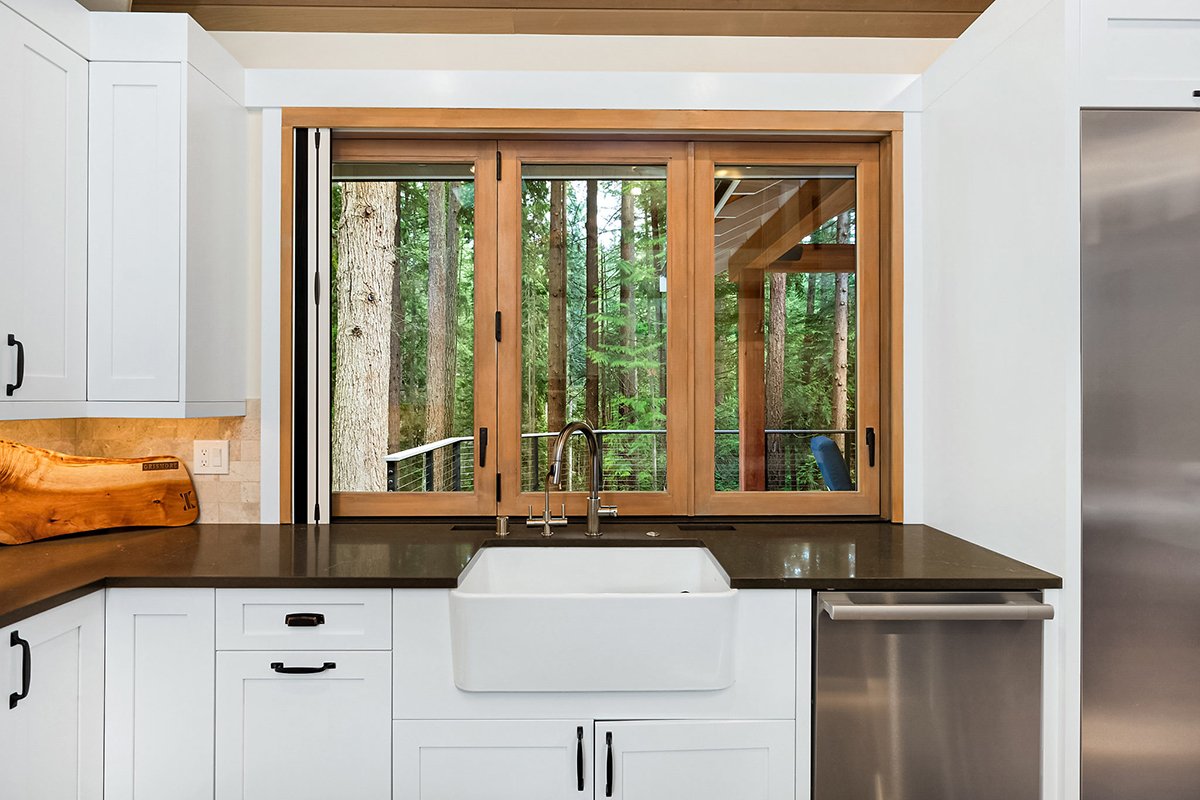 AGM-Bifold-window-01.jpg