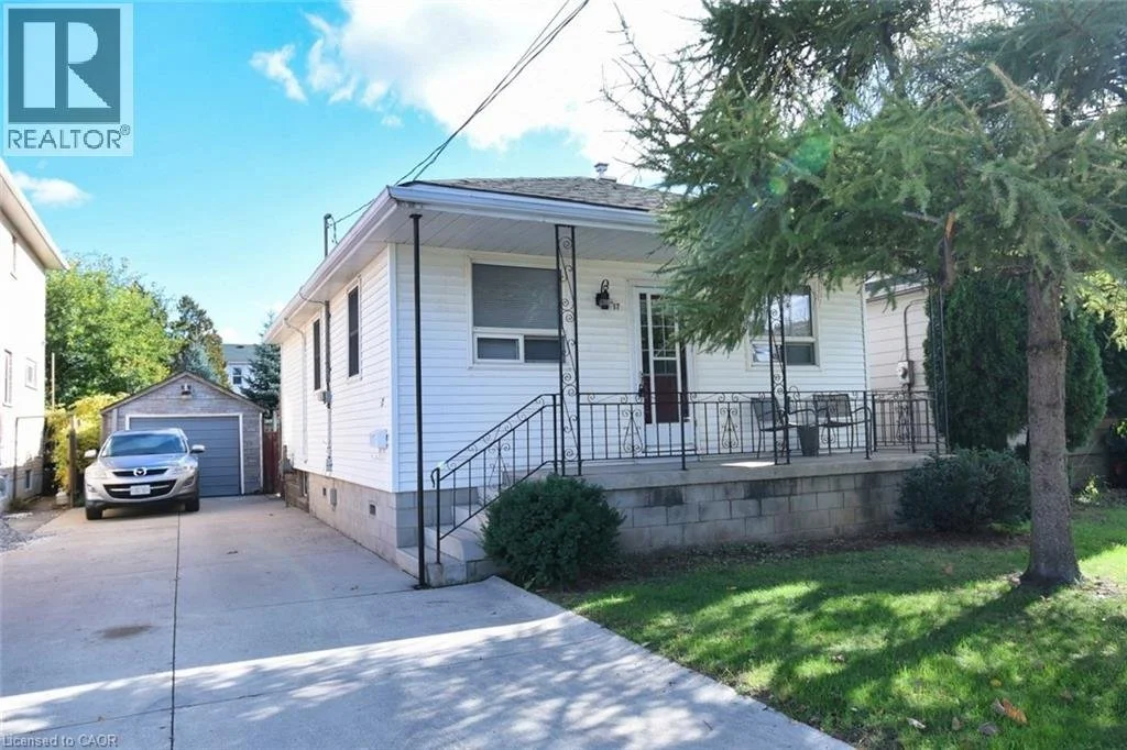 17 Craigroyston Rd, Hamilton