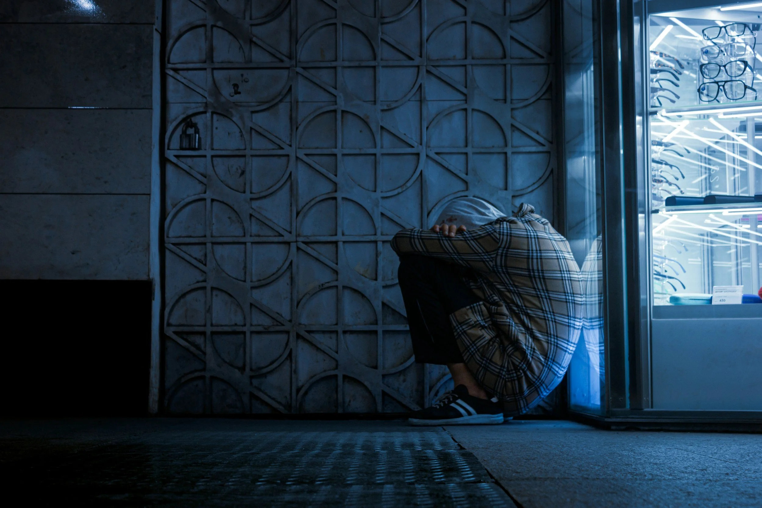 How to Stop Anxious Thoughts at Night: Strategies to Calm Your Mind and Rest