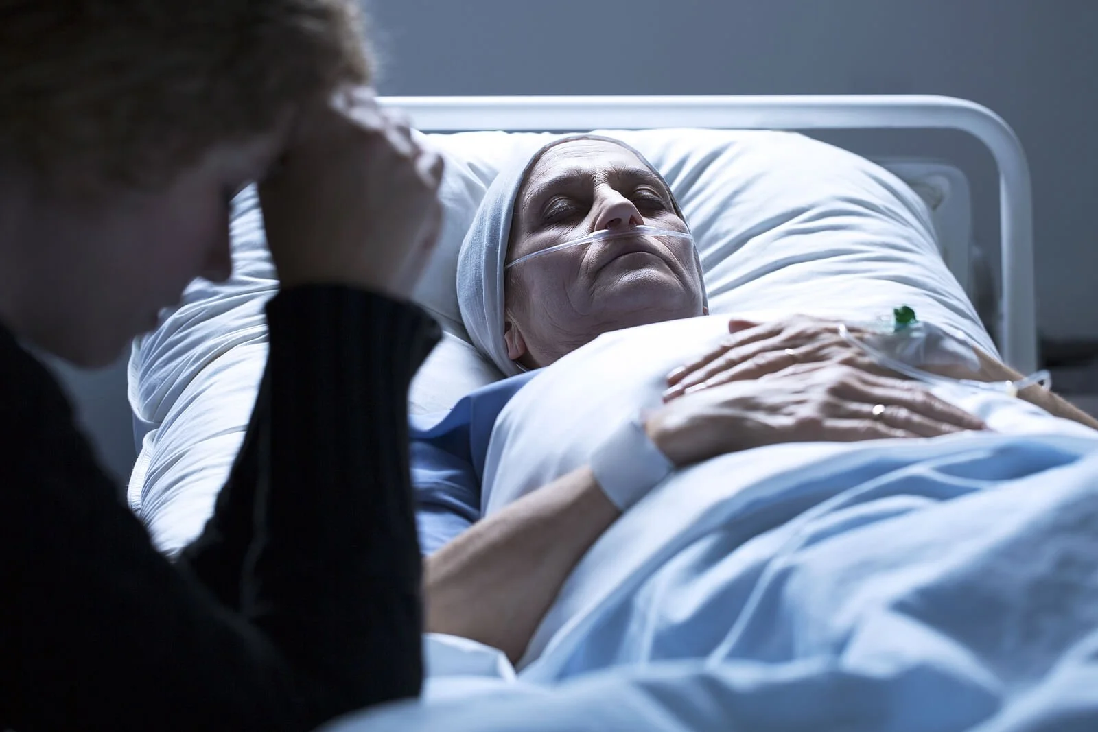 What Families Need to Know About Death Vigils in Hospice Care</span>