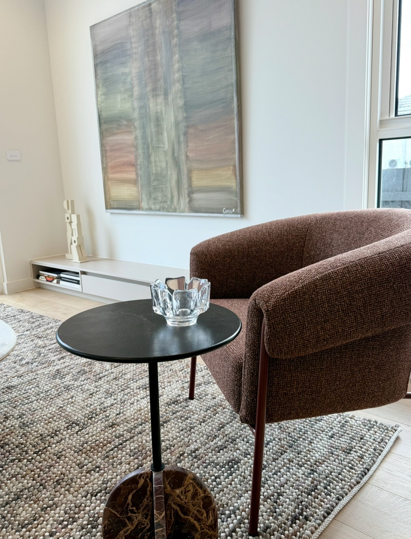 The kind of corner that makes a buyer slow down. Pull up a chair. Stay a while. This one&rsquo;s in Hawthorn and we have a feeling it&rsquo;s going to do exactly what it&rsquo;s supposed to do. 🤎

#swoon #melbournepropertystyling #propertystyling #h