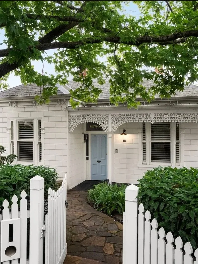 Our job is to make a house feel like the kind of home someone falls for the moment they walk through the front gate. 
Swipe ➡️ 

Double fronted Victorian, Camberwell, sold ✔️

#styledbyswoon #melbournepropertystyling #propertystyling #homestaging #sw