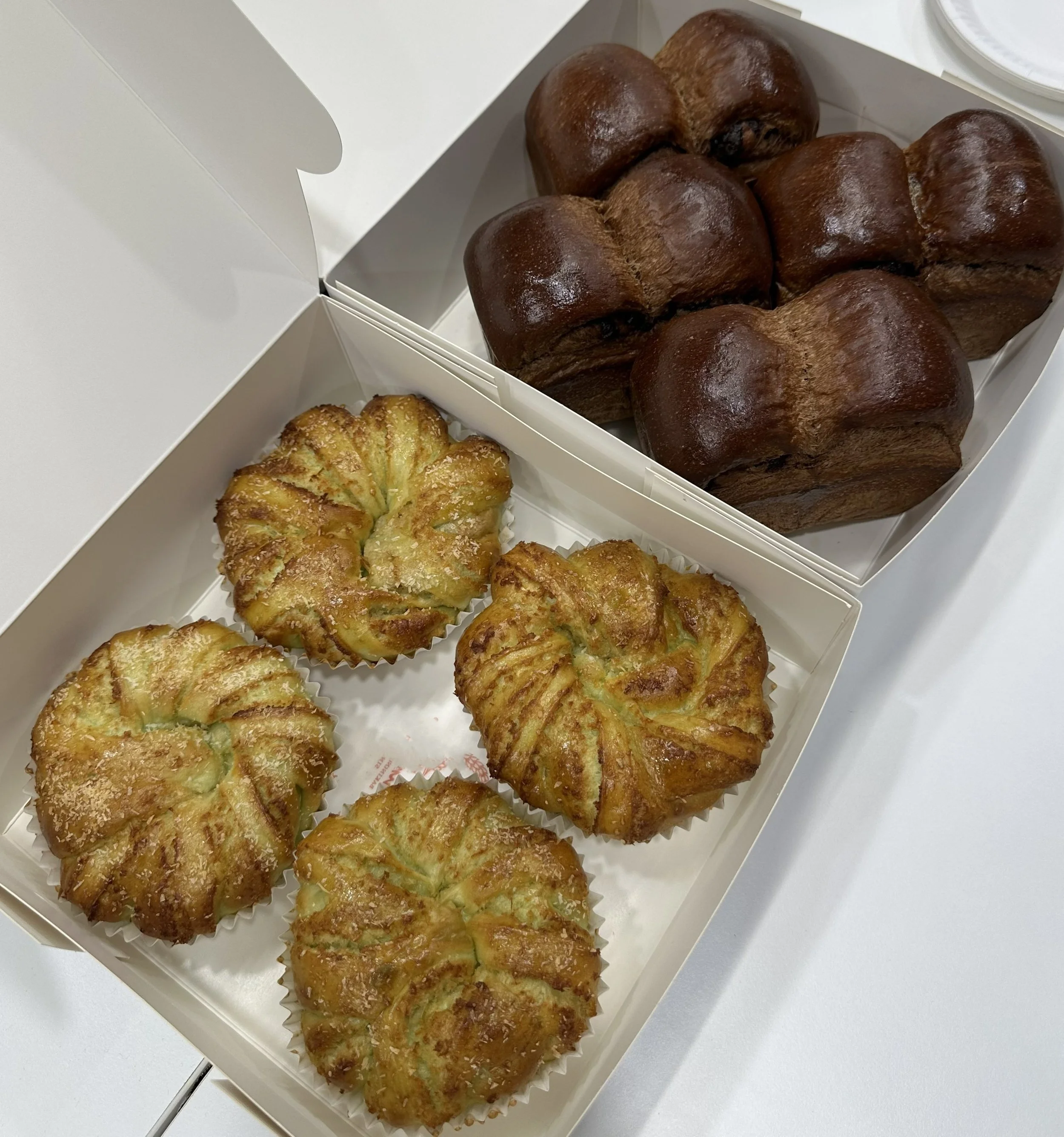 Protein-rich cakes and bread