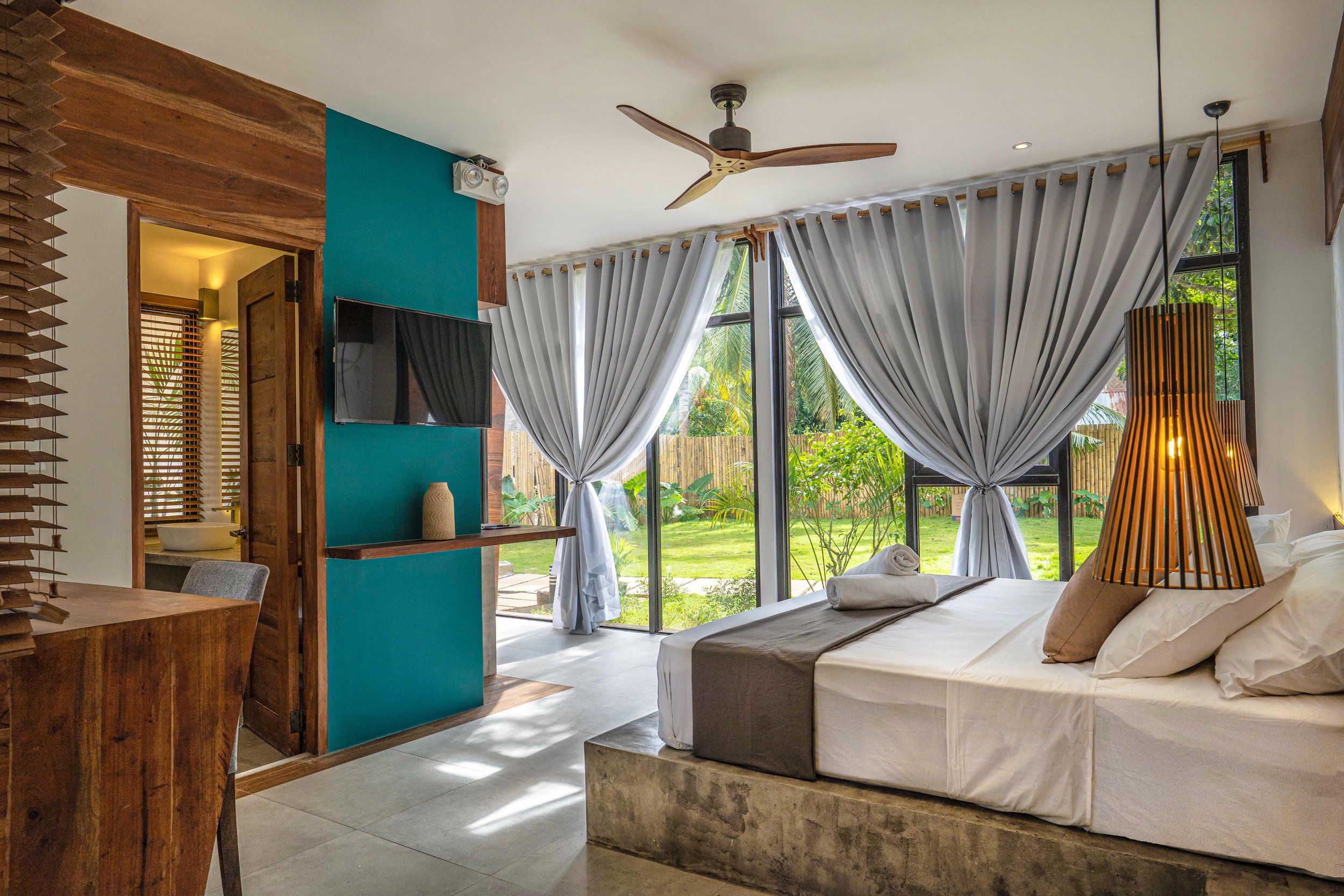 104-6 bed.jpg