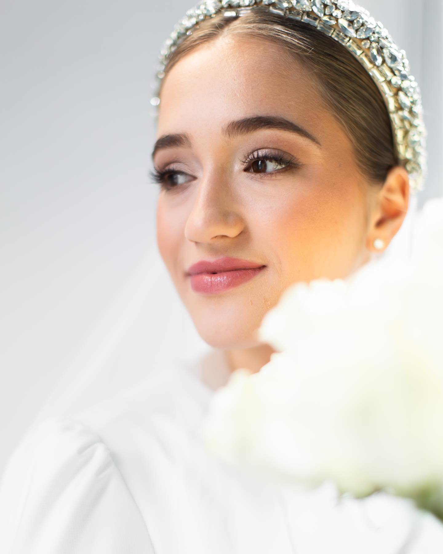 The bride &amp; her mom requested incorporating their lovely home into the gallery, I LOVE what I was able to create, you get the sense of character the home yet still so elegant 🤍

Getting ready in your own space when possible really adds that pers