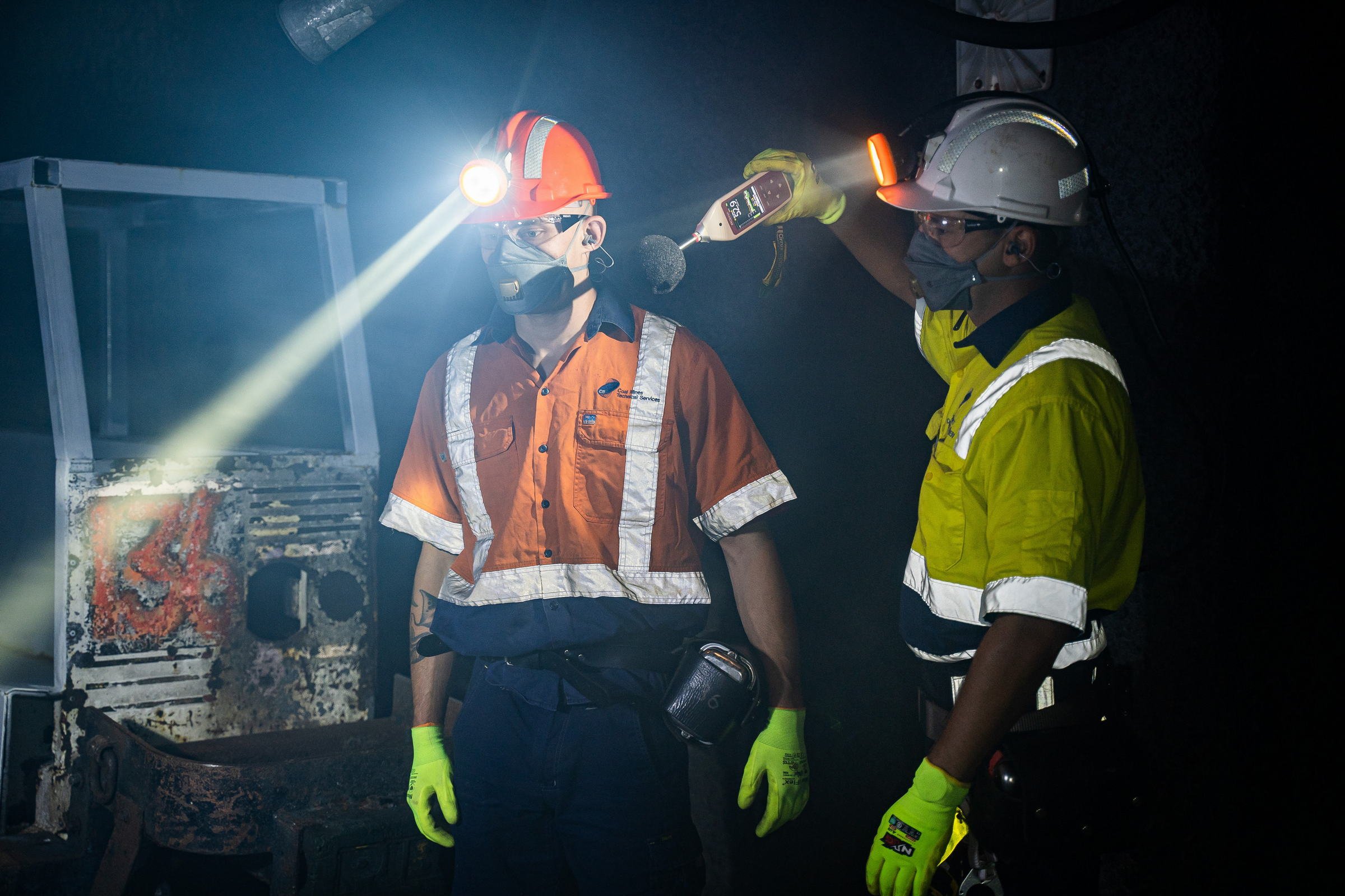 coal-services-mines-rescue-equipment-check-06.jpg