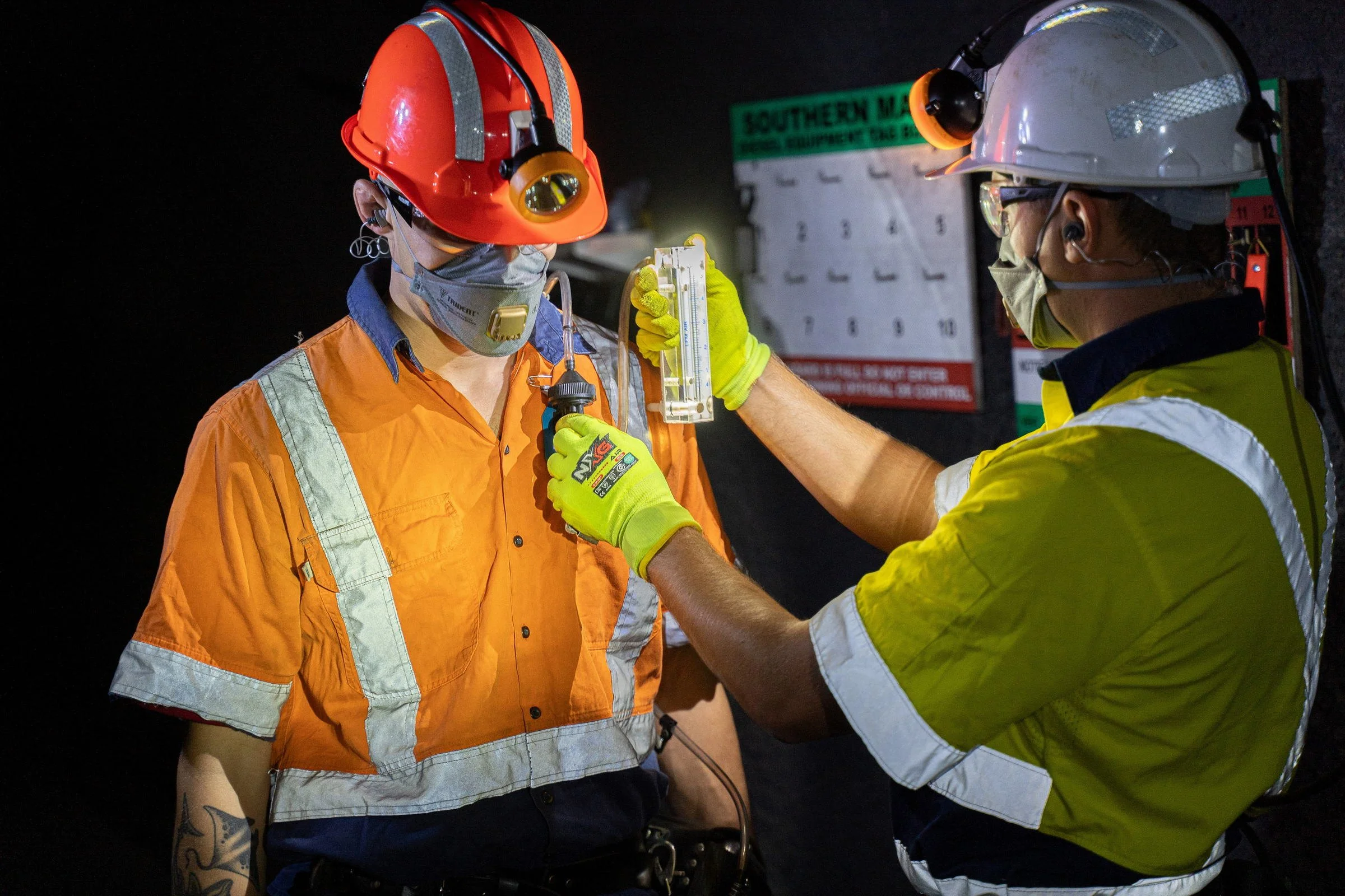 coal-services-respiratory-equipment-check-04.jpg