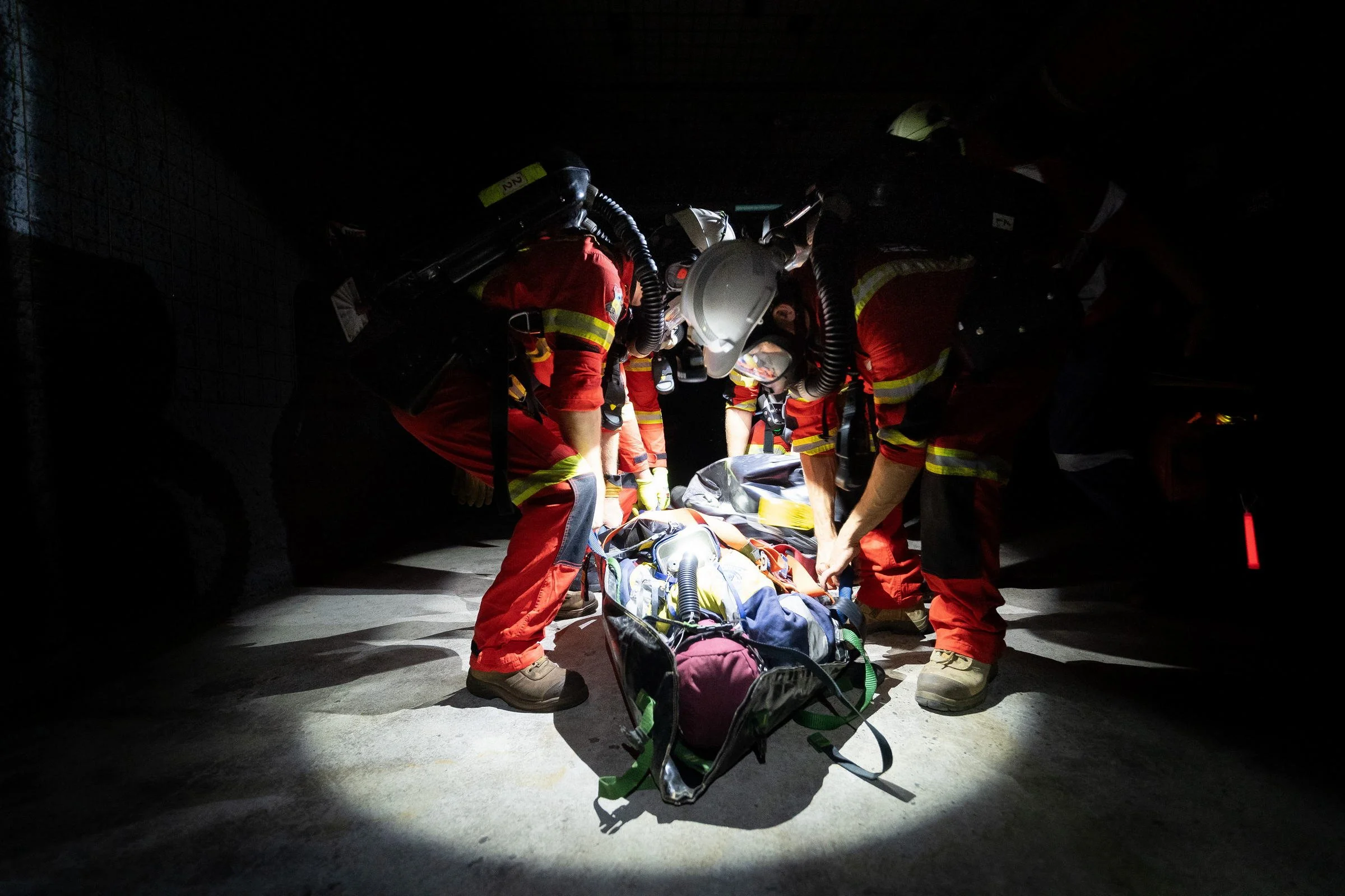 coal-services-underground-first-aid-training-02.jpg