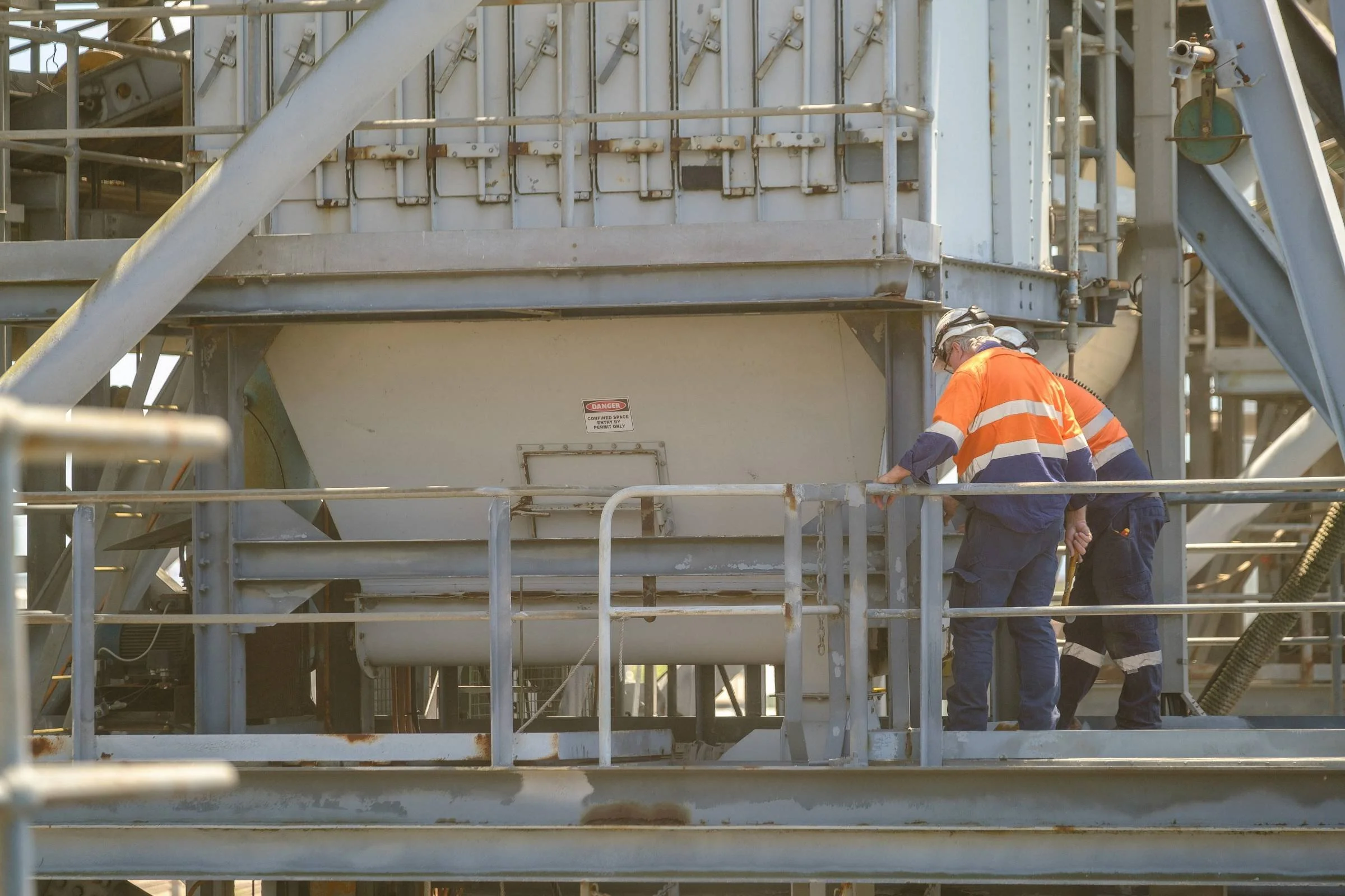 graincorp-port-worker-loading-operations-10.jpg