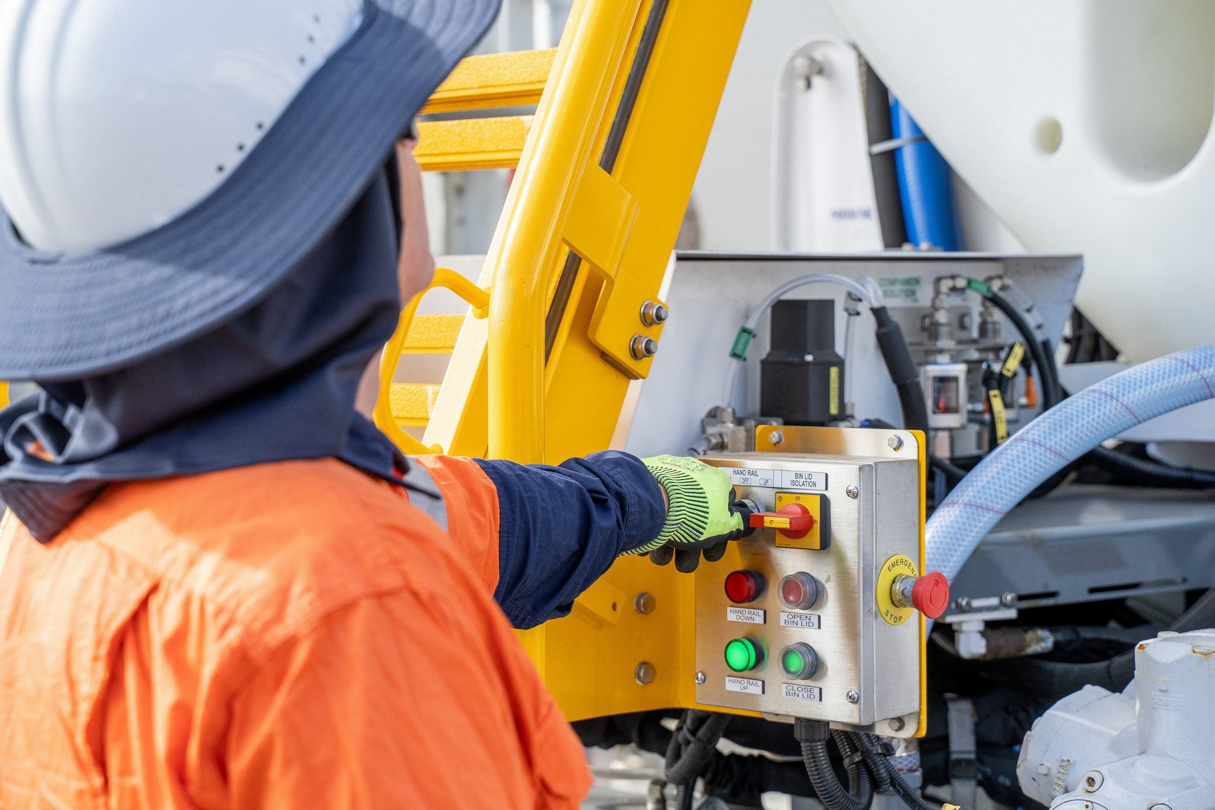 orica-rixs-creek-bulk-delivery-vehicle-controls-01.jpg
