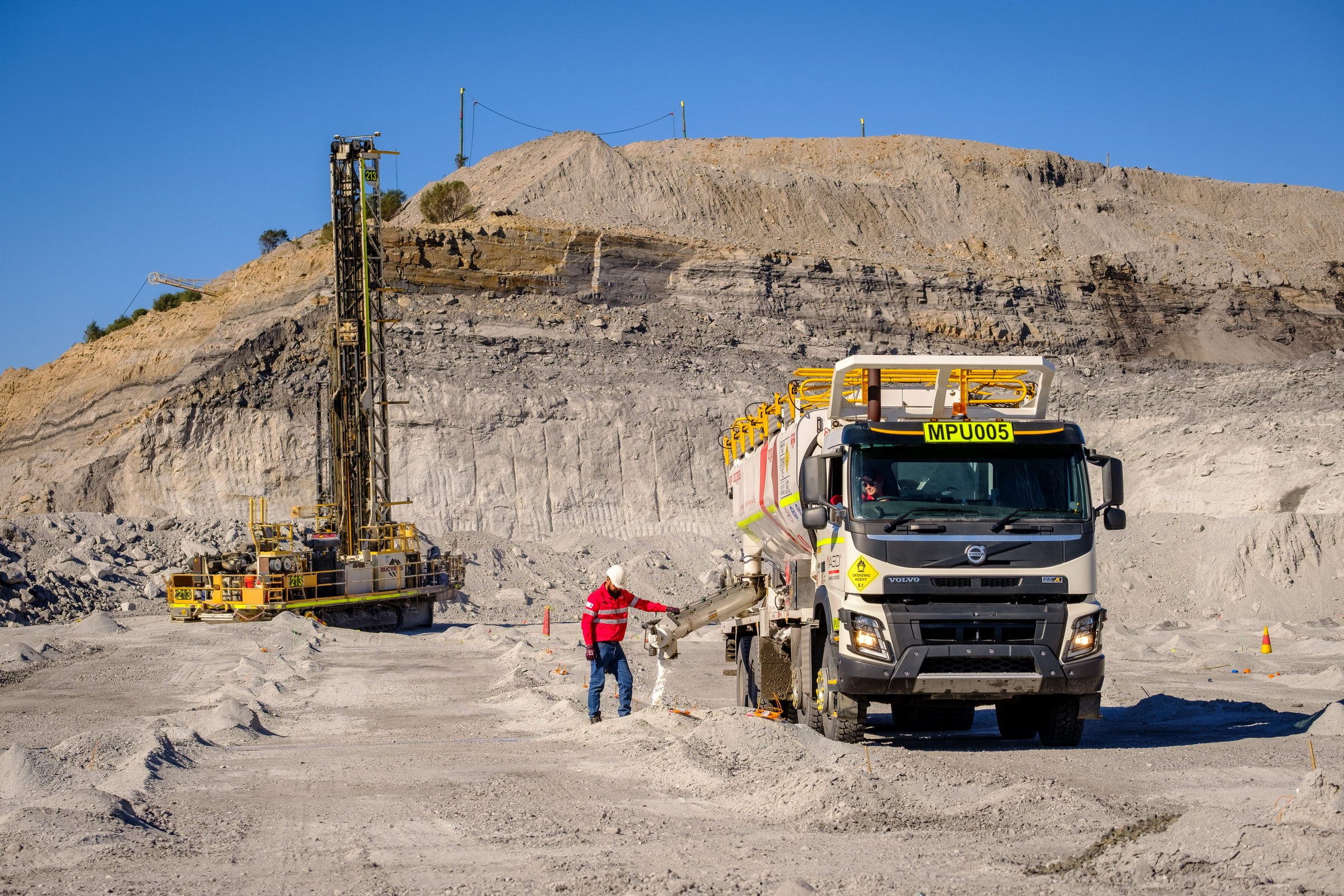 aeci-delivery-vehicle-drill-rig-mine-site-21.jpg