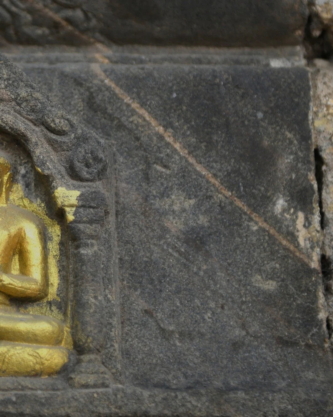A non-dual pointer from the Buddha to Bāhiya, found in the Bāhiya Sutta, illuminates what&rsquo;s often called direct experience.

When thoughts are recognised as an overlay- empty arisings within awareness, with no inherent &ldquo;self&rdquo; nature