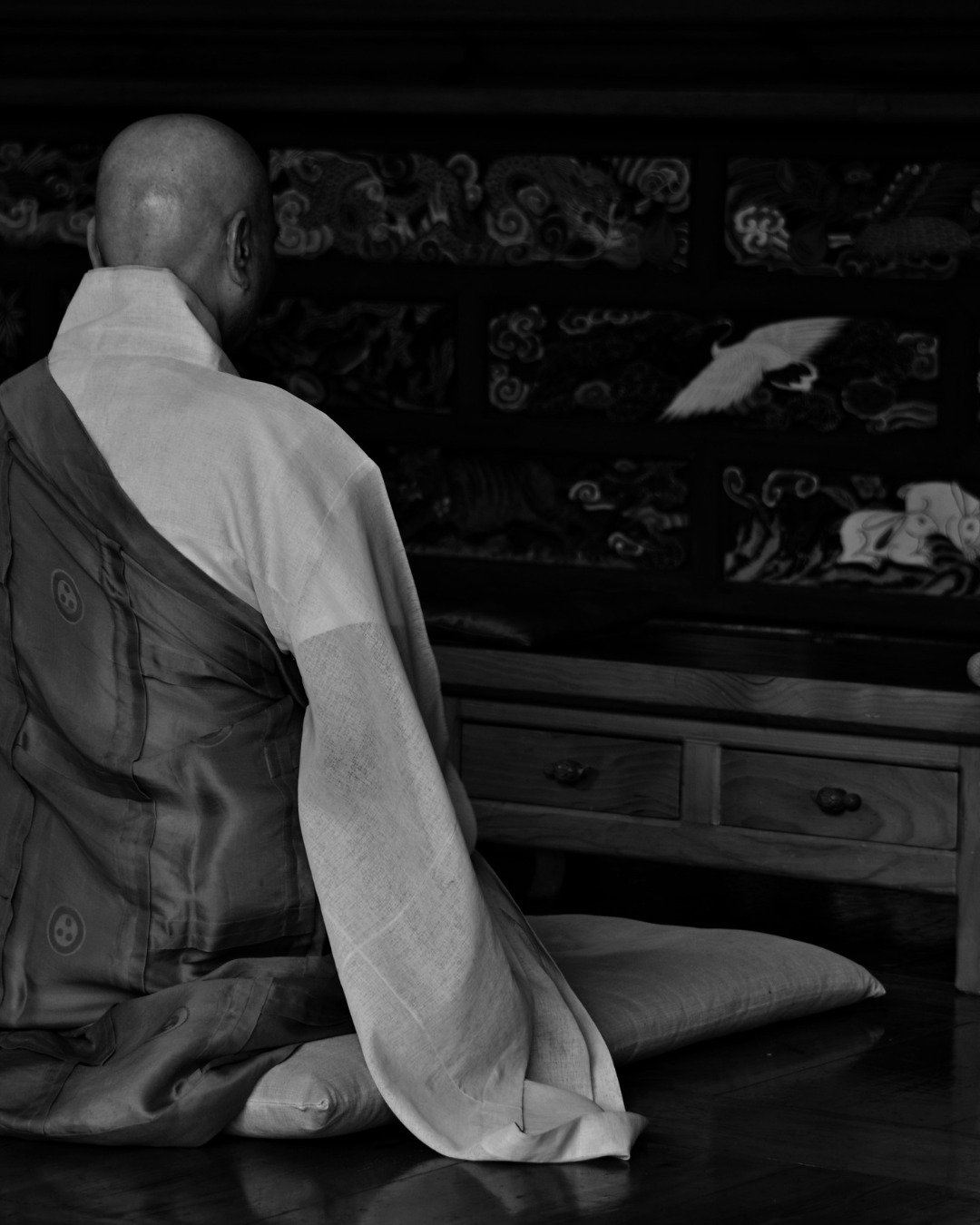 Nan-in, a Japanese master, received a university professor who came to inquire about Zen.

Nan-in served tea. 

He poured his visitor's cup full, and then kept pouring.

The professor watched the overflow until he could no longer restrain himself. 

