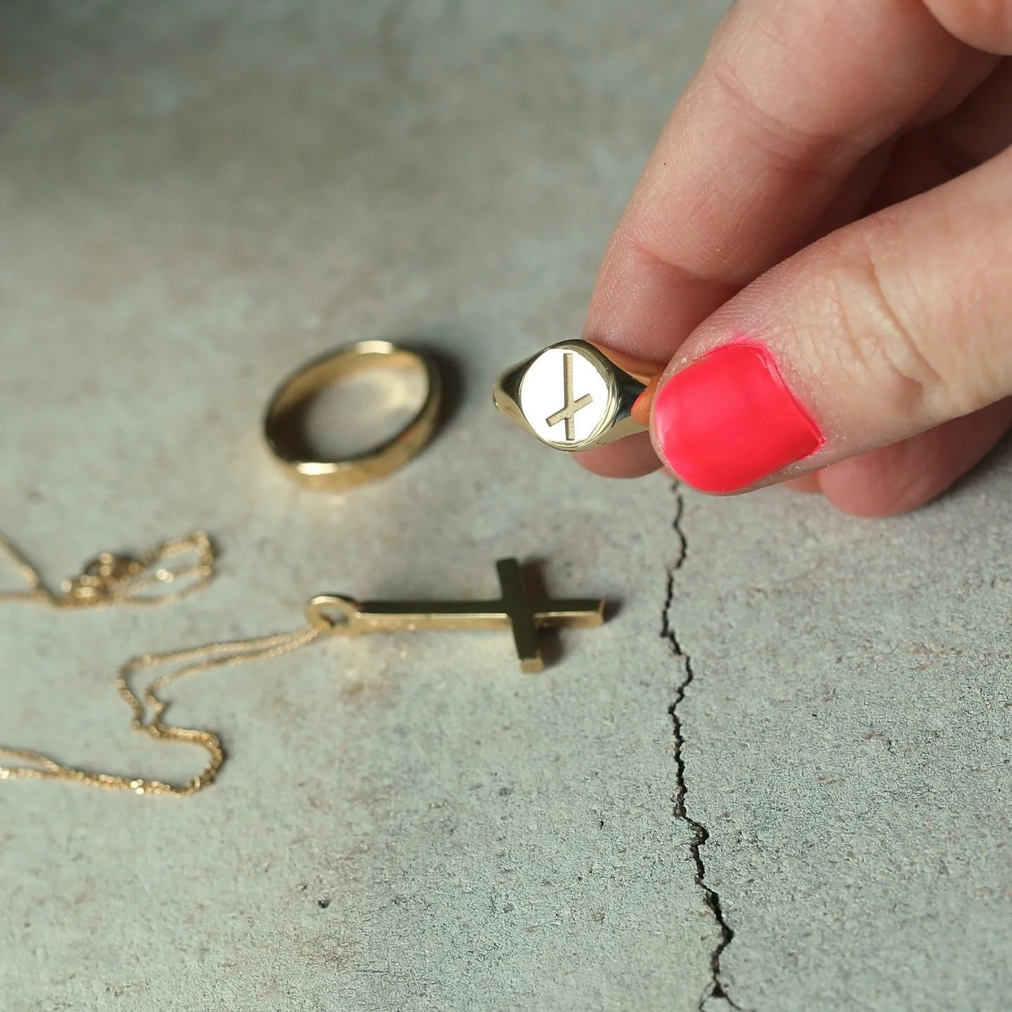 Engraved_Signet_Ring.jpg