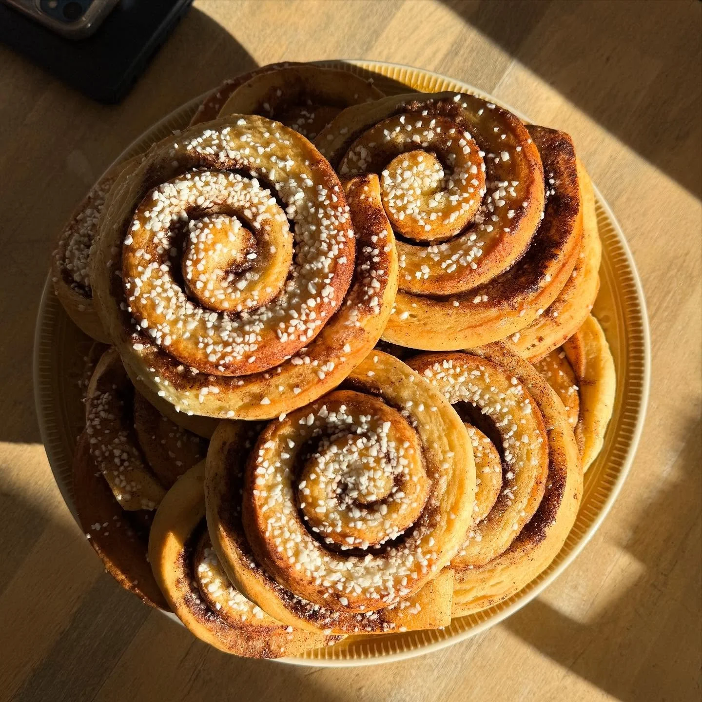 P&aring; W&aring;ngen firas kanelbullens dag en dag tidigt! Tack till @tuva_ekstrom_  som bakat 🧡