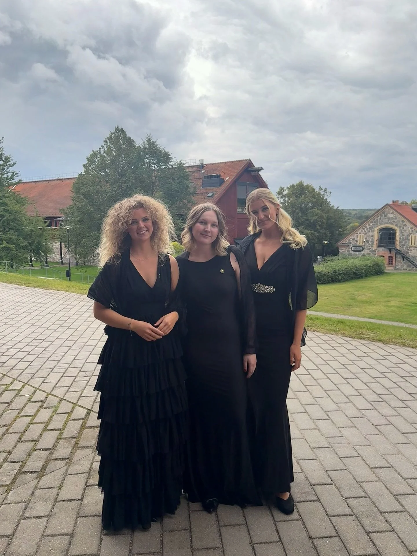 Doktorspromotion 🤩
I helgen har ordf&ouml;rande Stella, sluss-rep Erica, och fanb&auml;rare Jodaa representerat k&aring;ren under den &aring;rliga doktorpromotionen med ceremoni och middag p&aring; Uppsala slott 💃🏼 
Historiskt f&ouml;r just denna 