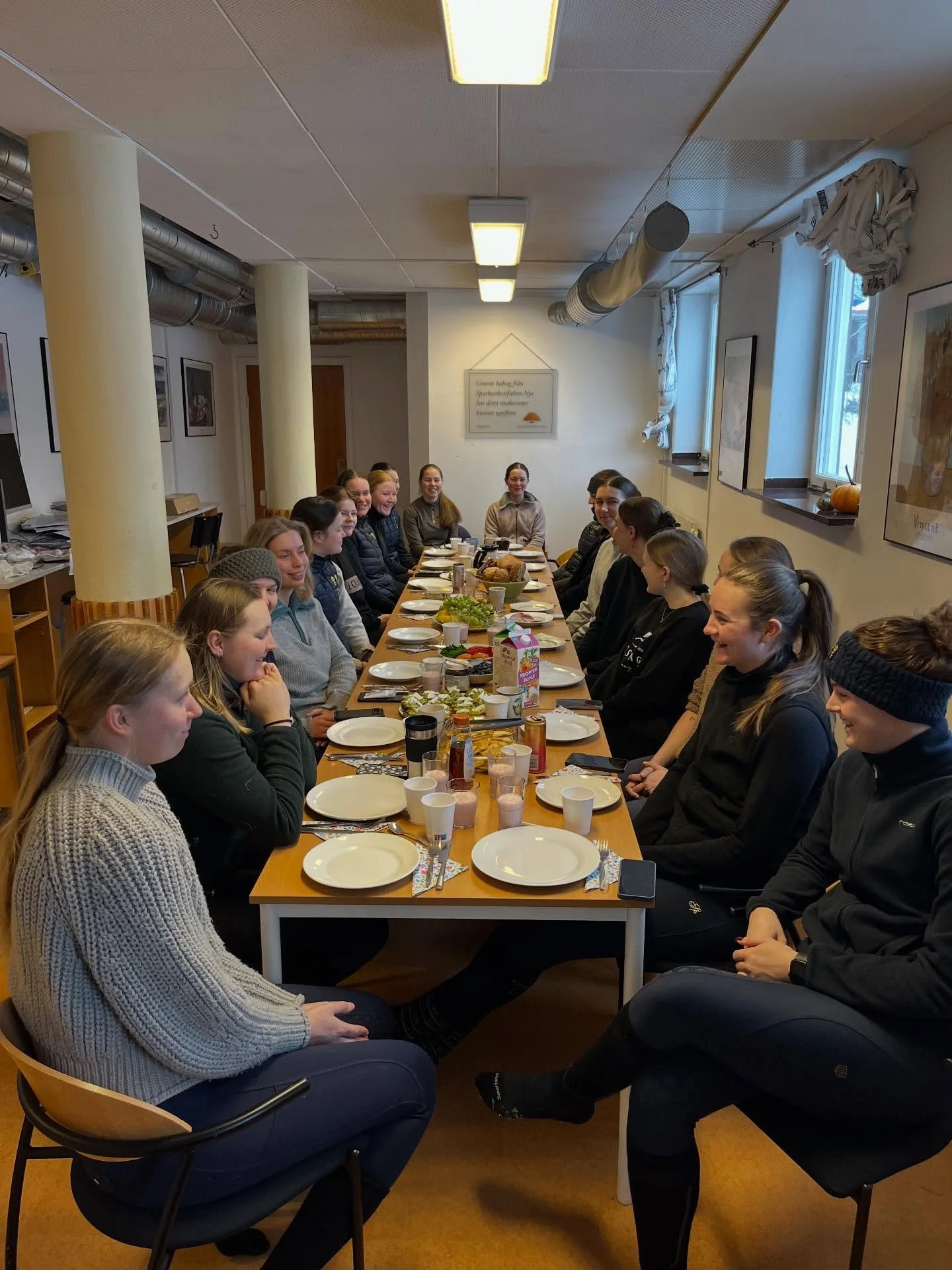 Idag samlades vi p&aring; str&ouml;mmis f&ouml;r gemensam brunch.🥑🥐🍒🍳H&auml;rligt avslut p&aring; helgen och uppladdning f&ouml;r ny vecka!😍☀️