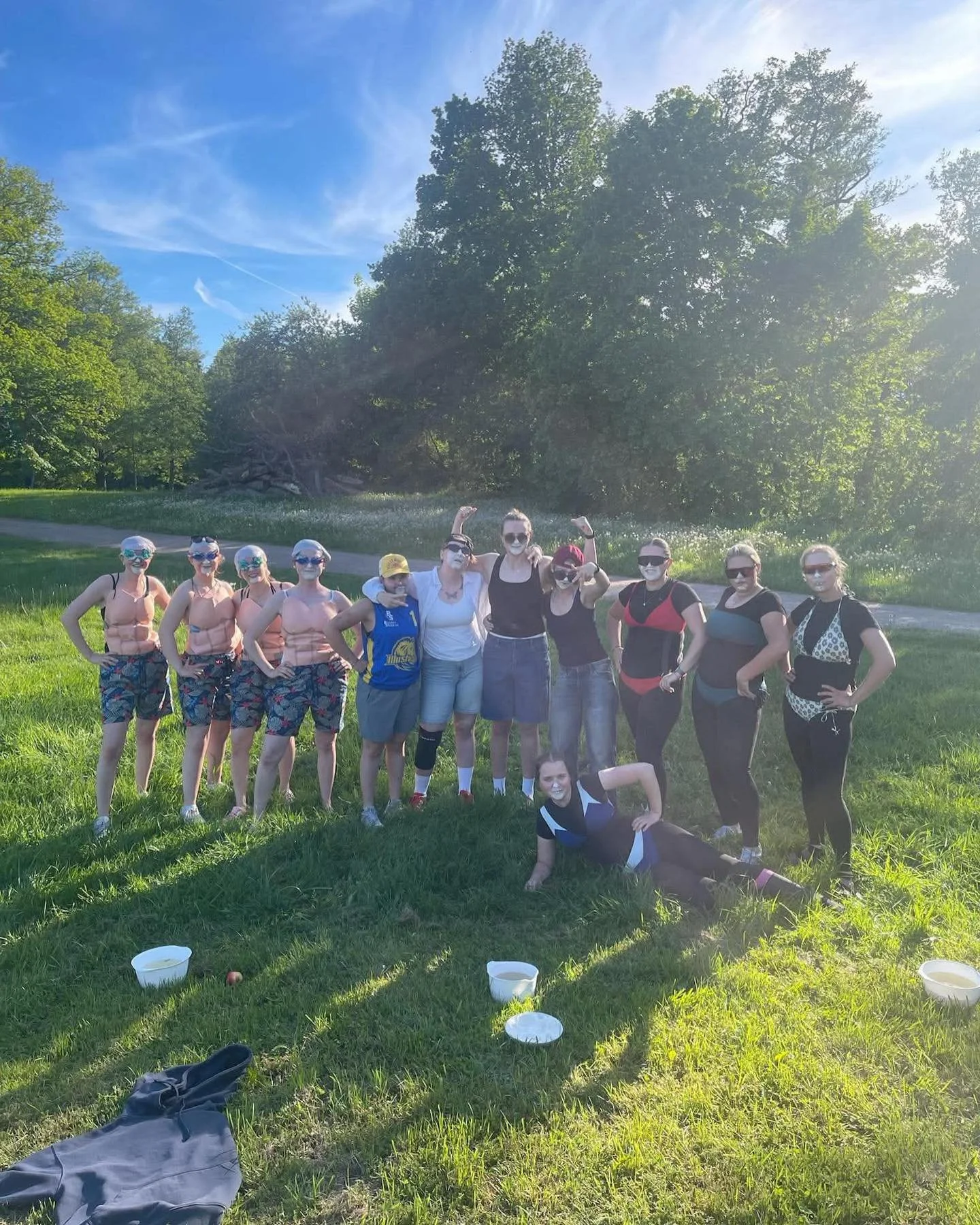 Tredagars utspark f&ouml;r @hippologen23_26 med po&auml;ngjakt, tacokv&auml;ll, god (o mindre god) fikabuff&eacute; och hamburgegrillning vid slottet☀️ Vi har f&aring;tt se otroligt engagemang av klassen och idag korades det vinnande laget: &rdquo;Sm