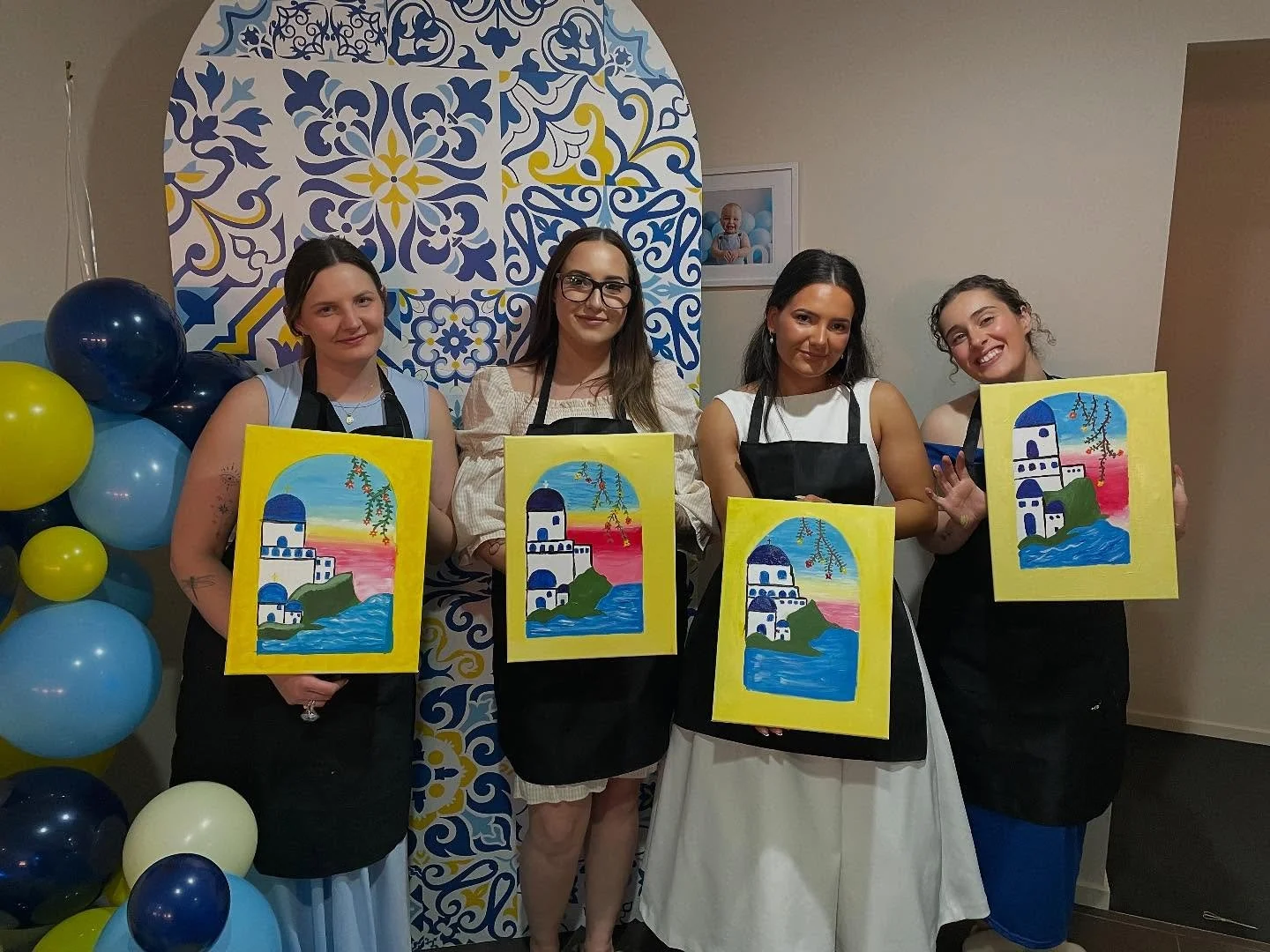 ☀️ #santorini ☀️

Part of our new #european #vacation #paintandsip range! 🏝️

Check out our website or DM to book! 

#bridalinspiration #hens #greece #summer #partyplanning