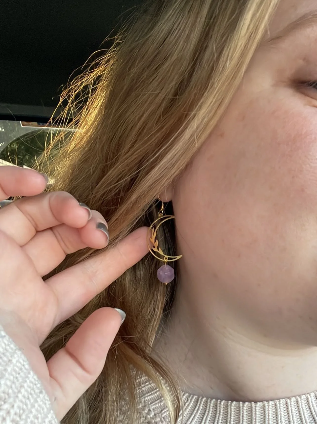 Obsessed with these #lavender #amethyst drops! 

#earrings #workshop #charms #stones #moon #leaf