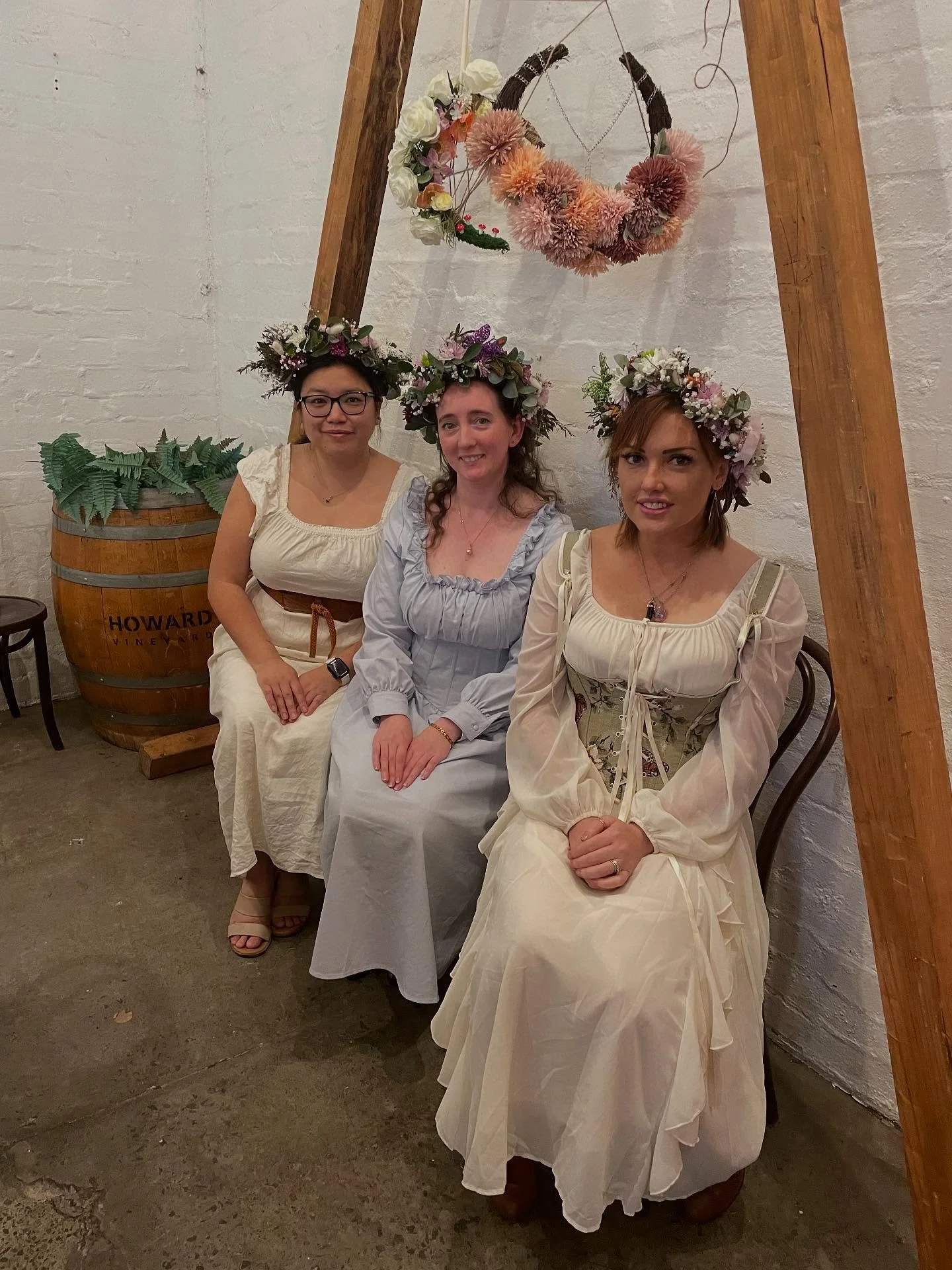Time flies! I can&rsquo;t believe this was 4 months ago @enchanting__realms !

#flowercrown #class #enchanted #freshflowers #hens #bridal #fantasy #marketing #holidays #workshop