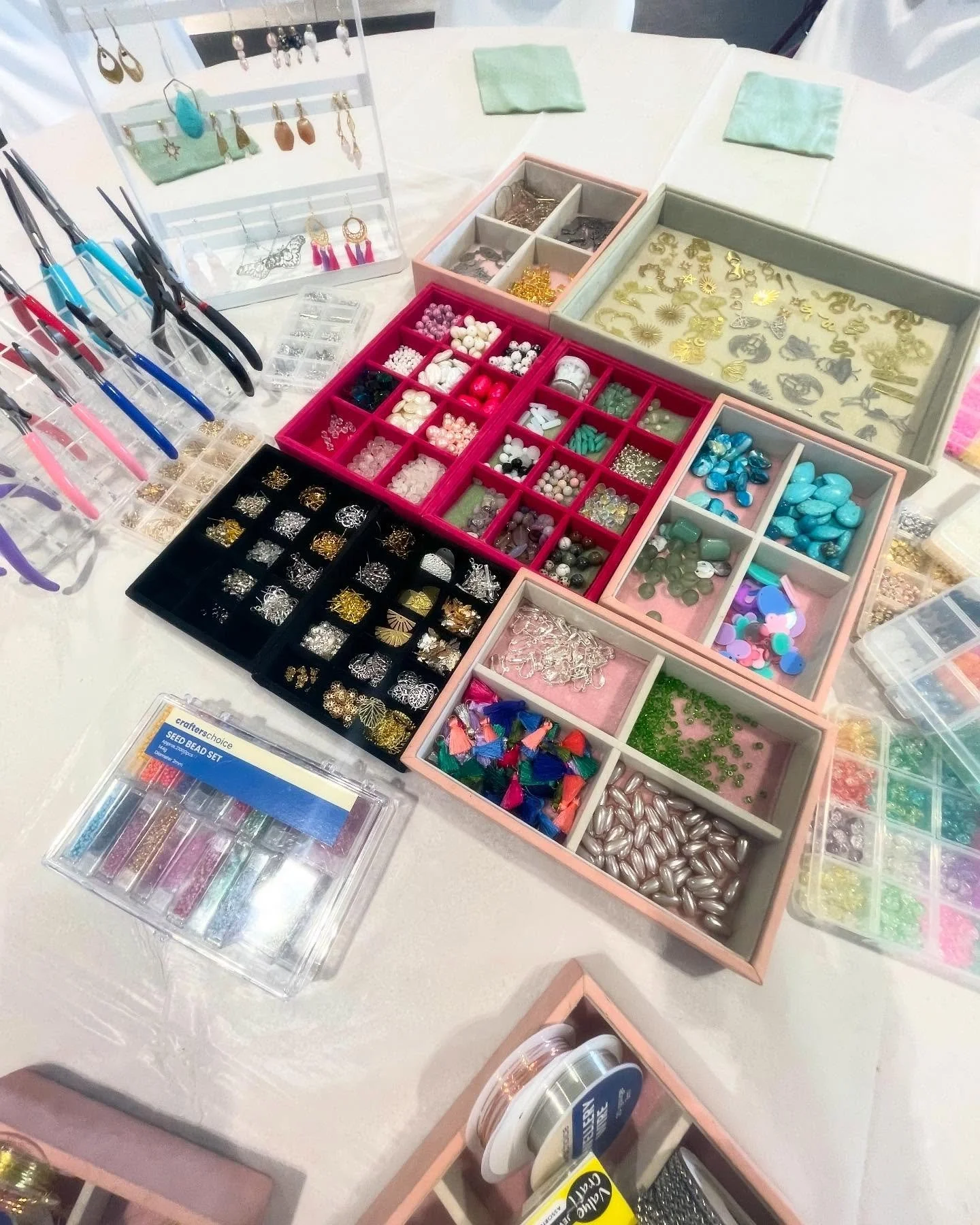 Host your own sparkle filled soir&eacute;e! 💎✨

Our private jewellery workshops come to you!

Design your dream earrings with our stunning selection of charms, beads, and natural stones, all with expert guidance. 

#jewellery #class #private #event 