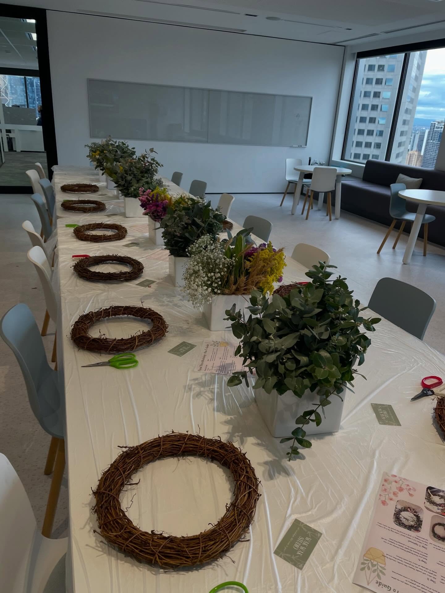 🌿✨ A peaceful afternoon of flowers, creativity, and calm moments 💐🕊️

Our Wreath class was all about slowing down, getting creative, and letting nature do the talking 🌸🖌️💛

#flowerwreaths