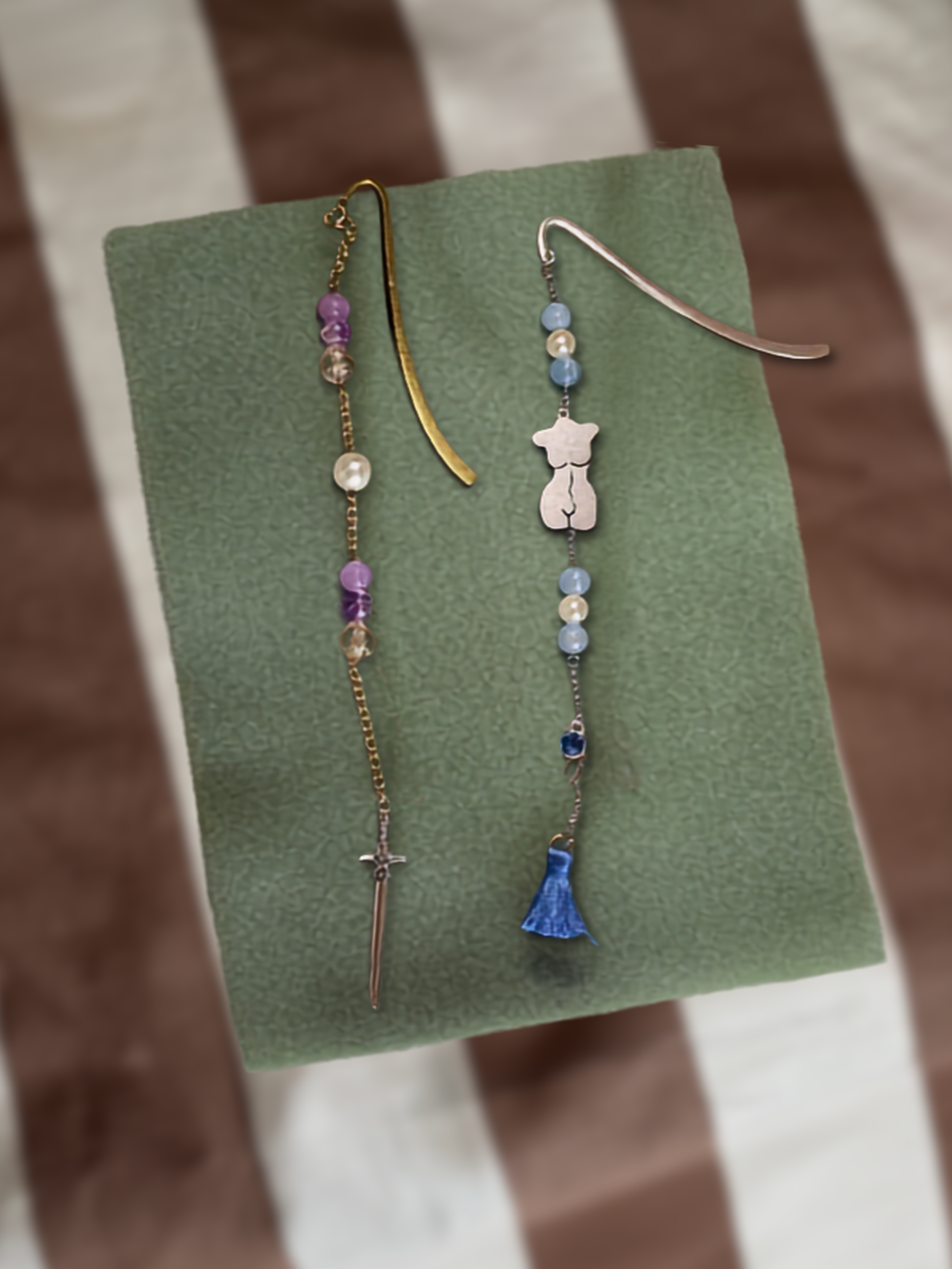 book charm 6 (1).png