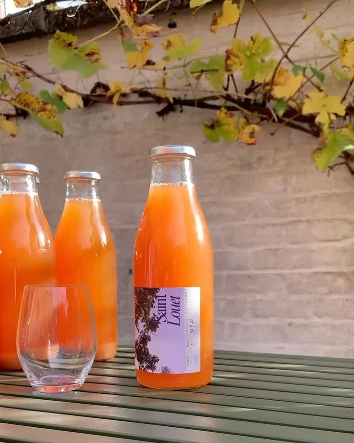 Freshly pressed , our own delicious autumn apple juice is here! 🍎✨
Our very first batches of pure apple juice, made from five heritage varieties, handpicked from our old orchard.
Autumn 2025 tastes better in a bottle! 
Get yours now! 
email us at fe