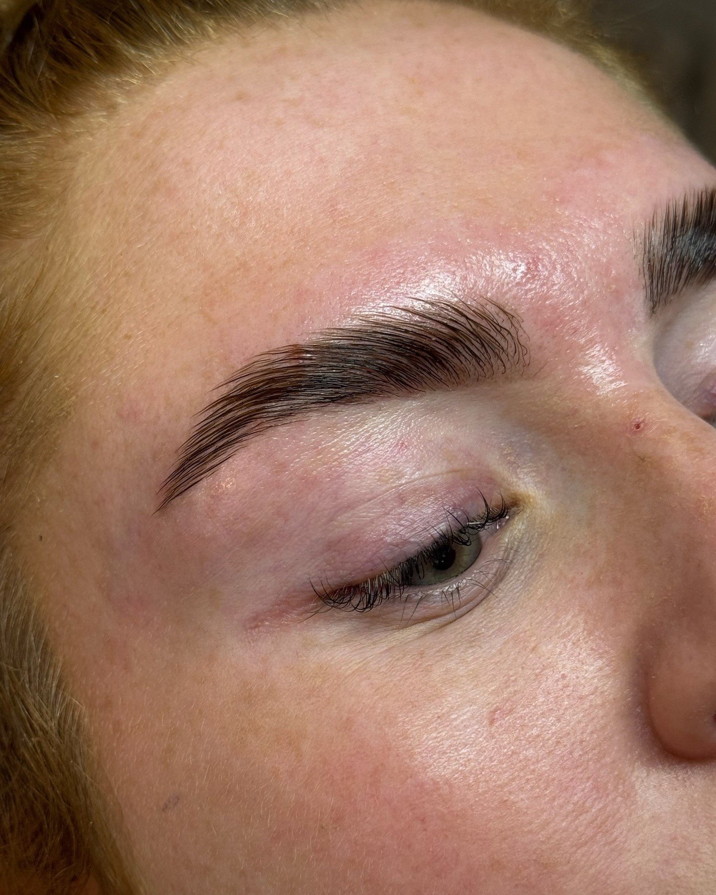 Healthy brow lamination goals ❤️&zwj;🔥

#browlamination #brows