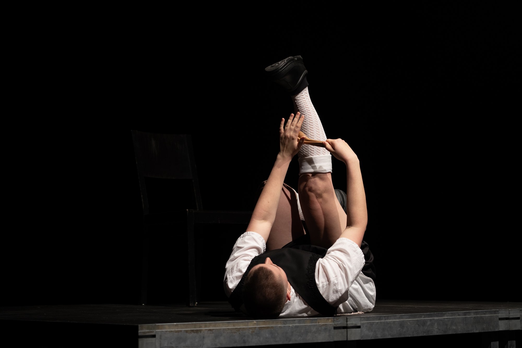 Lea Samira Bernath, spooning_©Anouk_Maupu_08_web.jpg