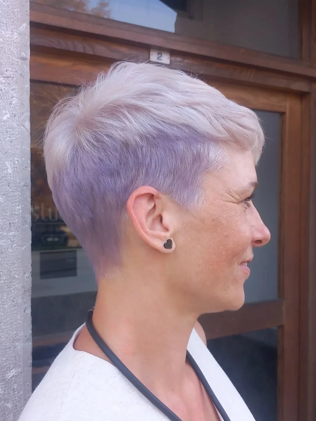 Soft platinum and lavender undertones.😍
Swipe to see where we began.😝

@davinesslovenija
@davinesofficial

#davines #davinescolor #hairdresser #hairstylist #friseur #platinum #jumikohairstylist #jumiko
