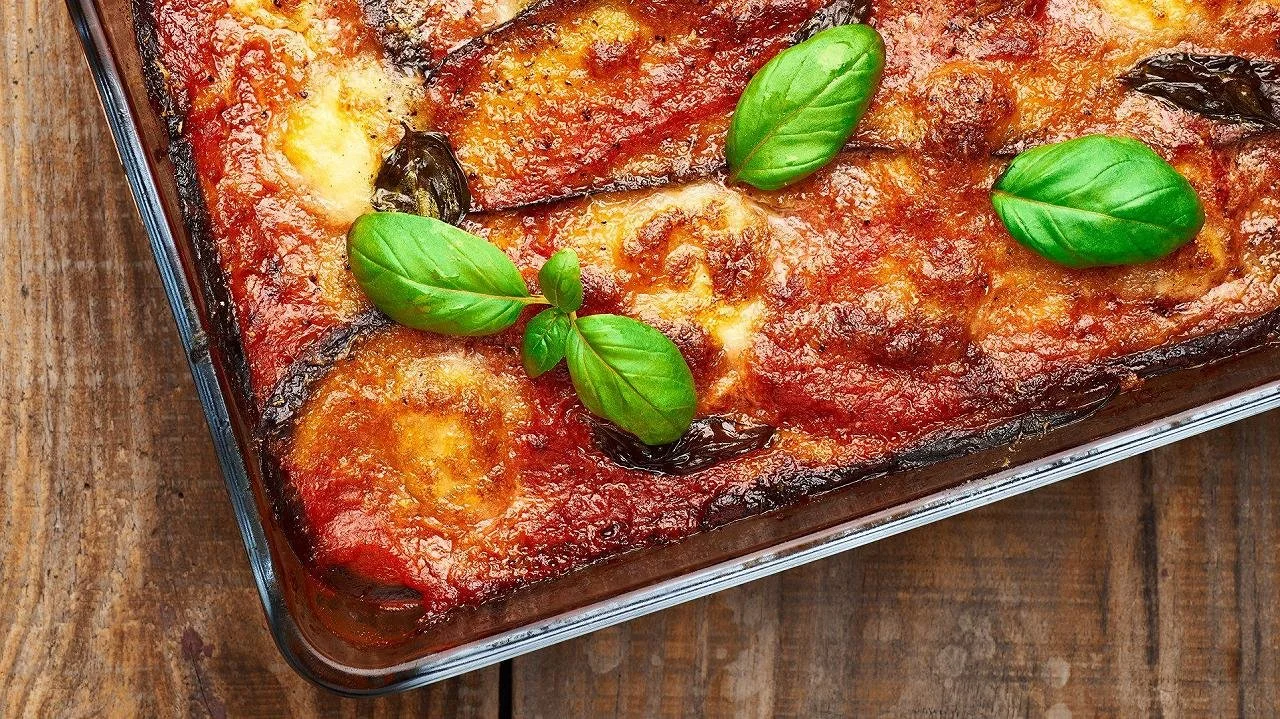 Parmigiana à la napolitaine avec aubergines et mozzarella (pour 8/10 personnes)