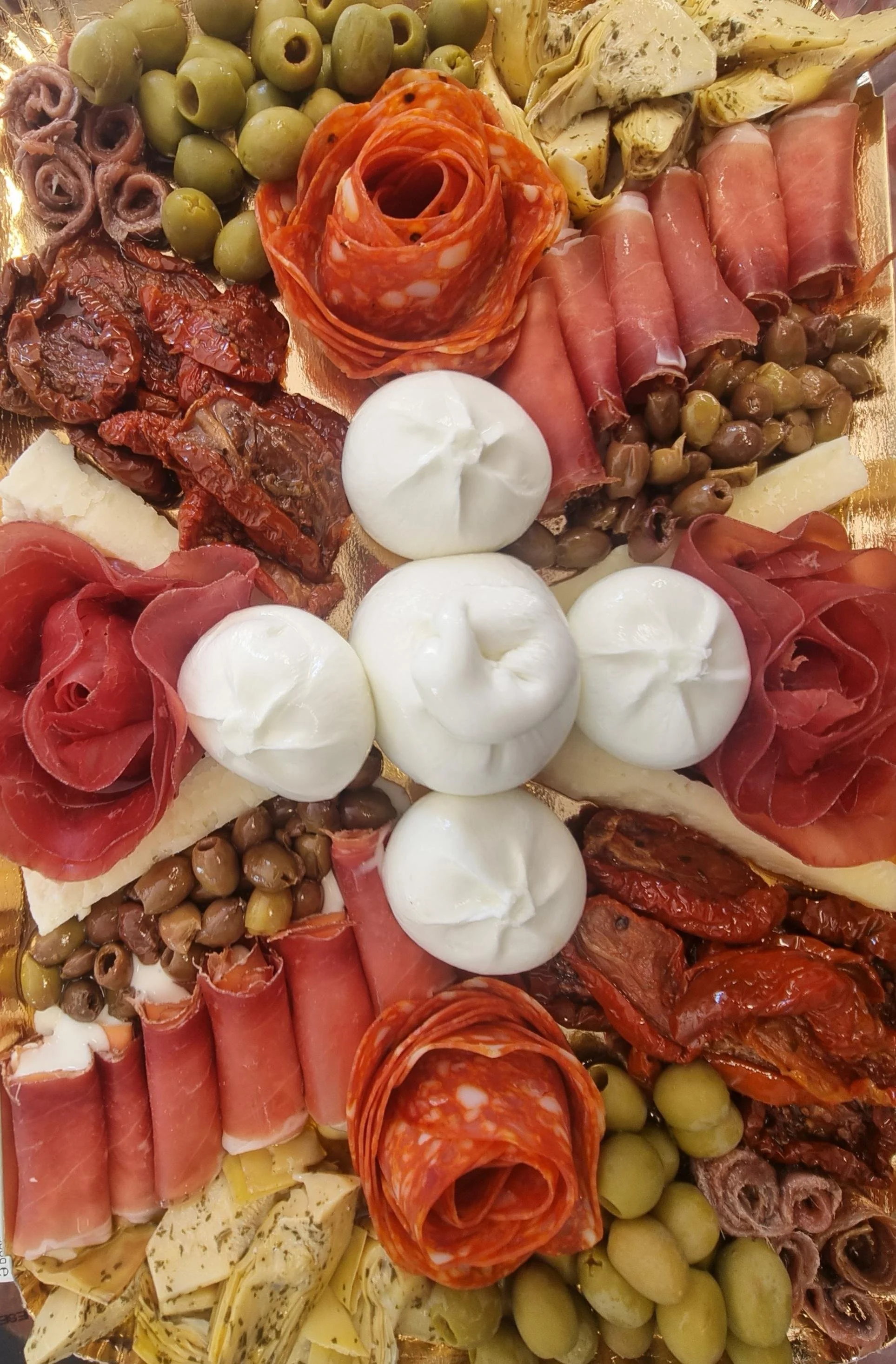 Plateau mixte de charcuterie, fromages et antipasti (au choix)