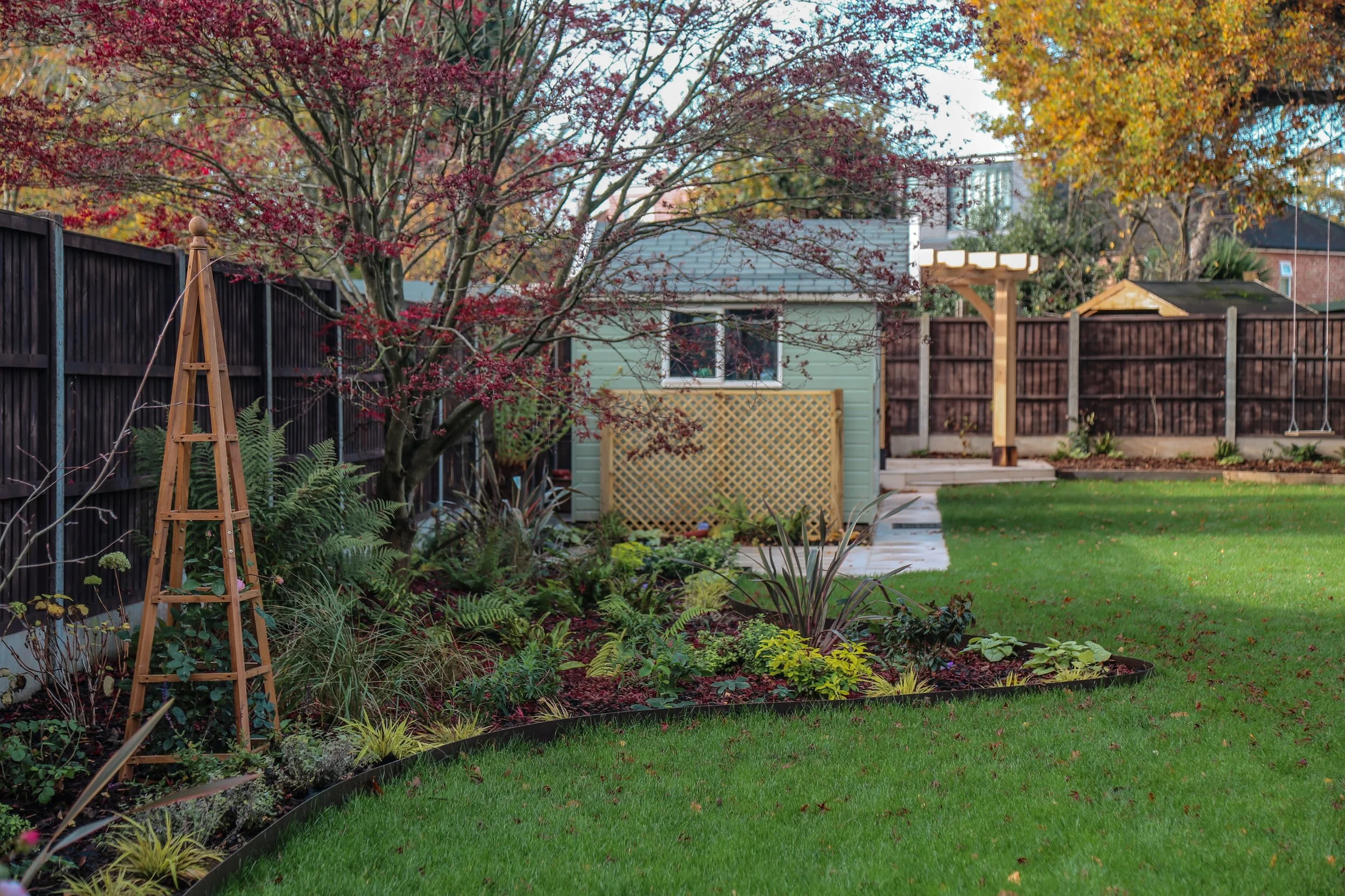 Flowing planting boarders with metal edging, seasonal planting