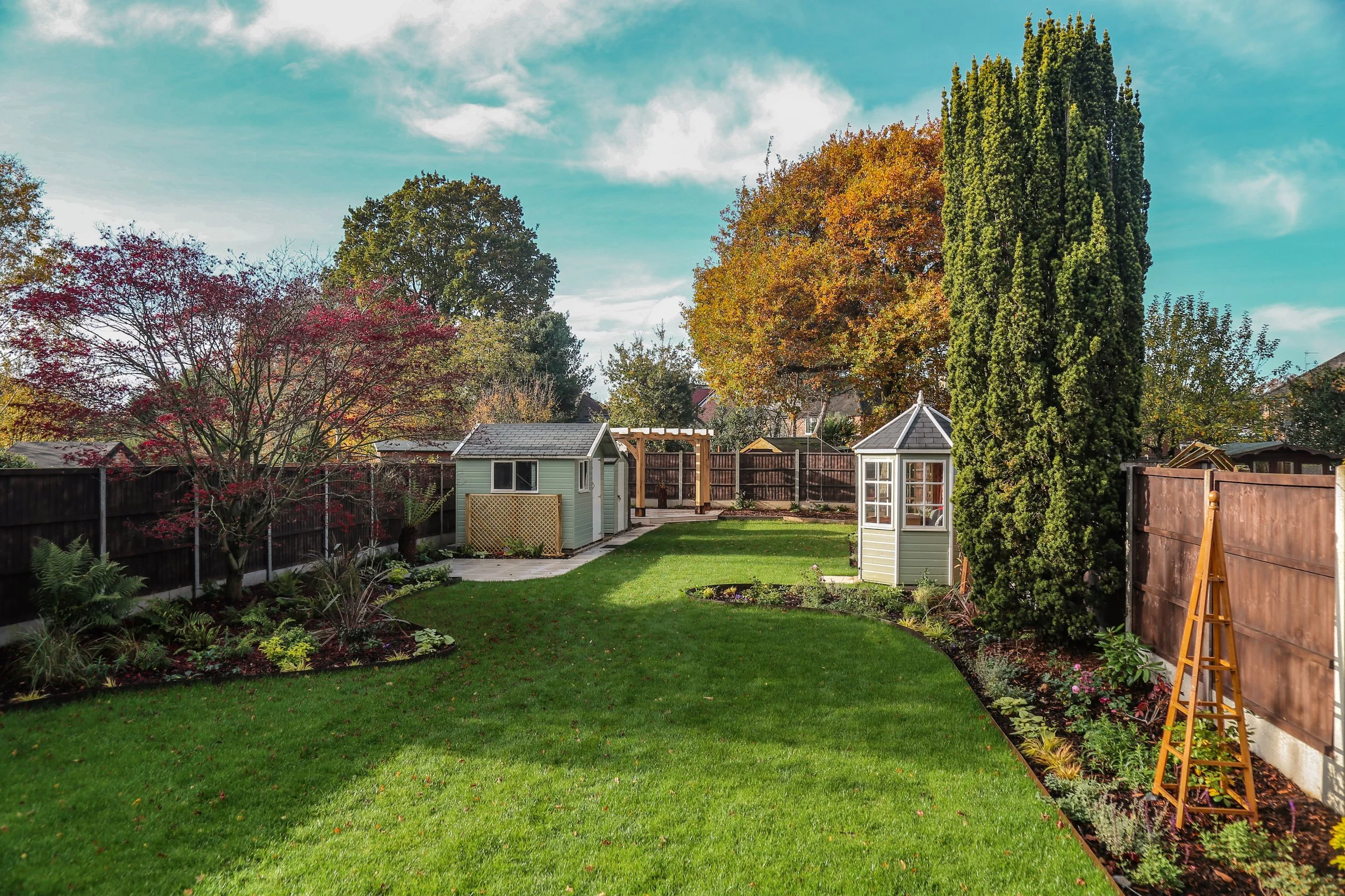 Garden design without outdoor buildings and structures